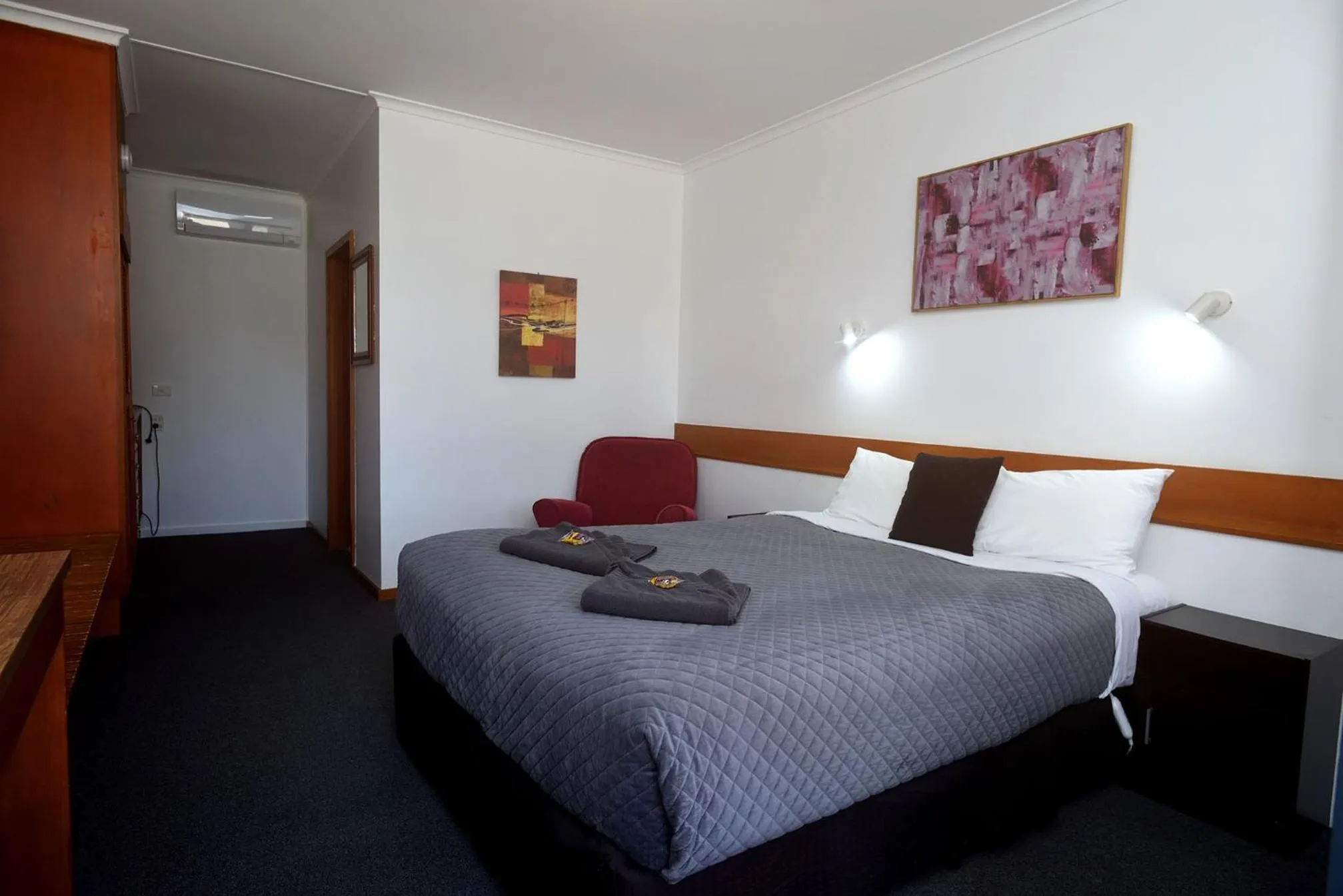 Bed in Glynlea Motel