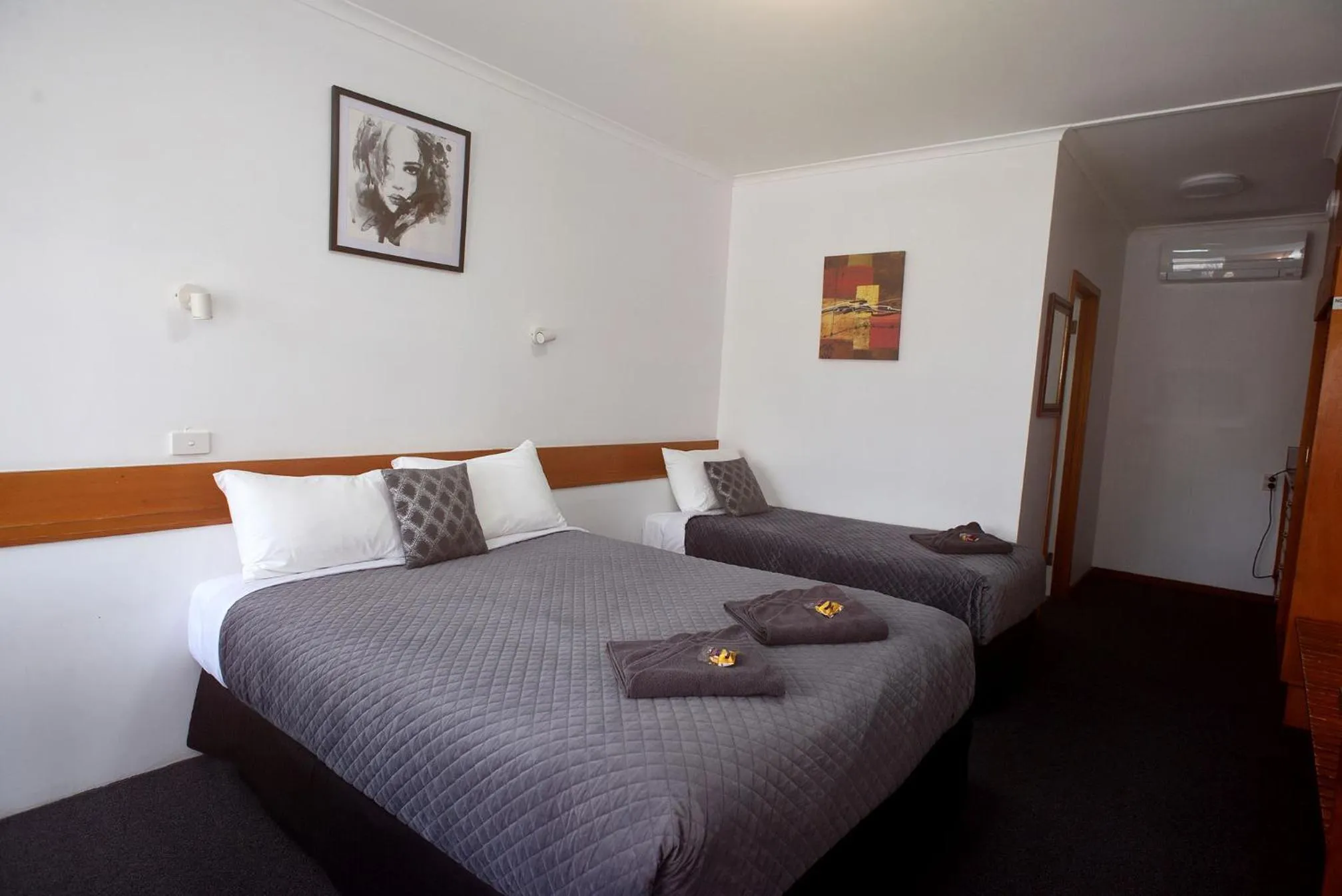 Bed in Glynlea Motel