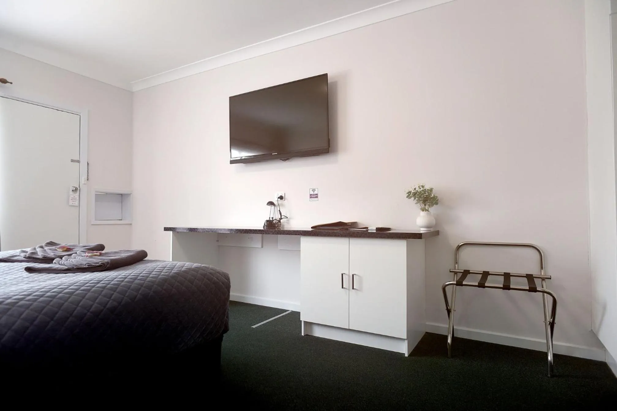 Bed in Glynlea Motel