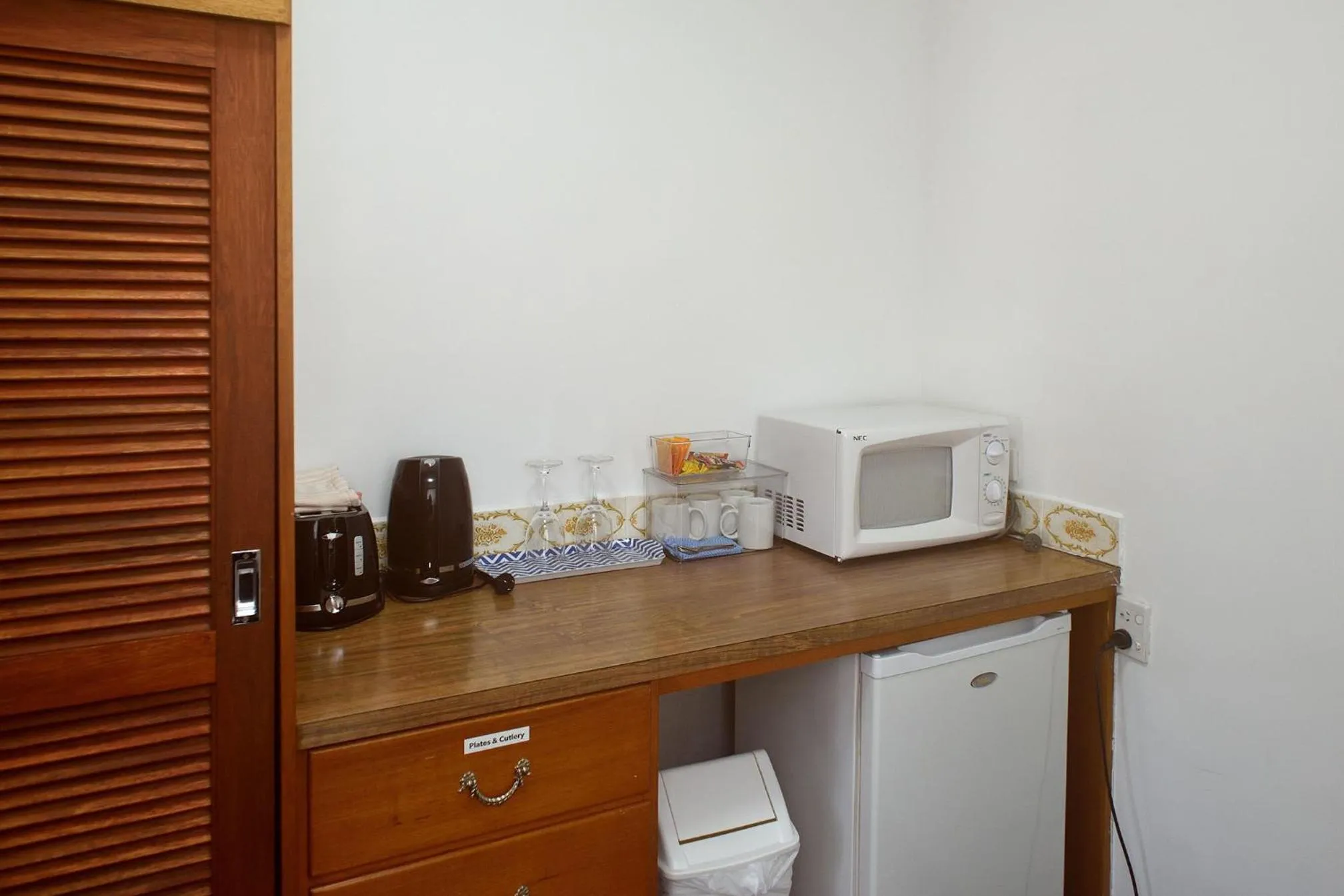 Coffee/tea facilities in Glynlea Motel