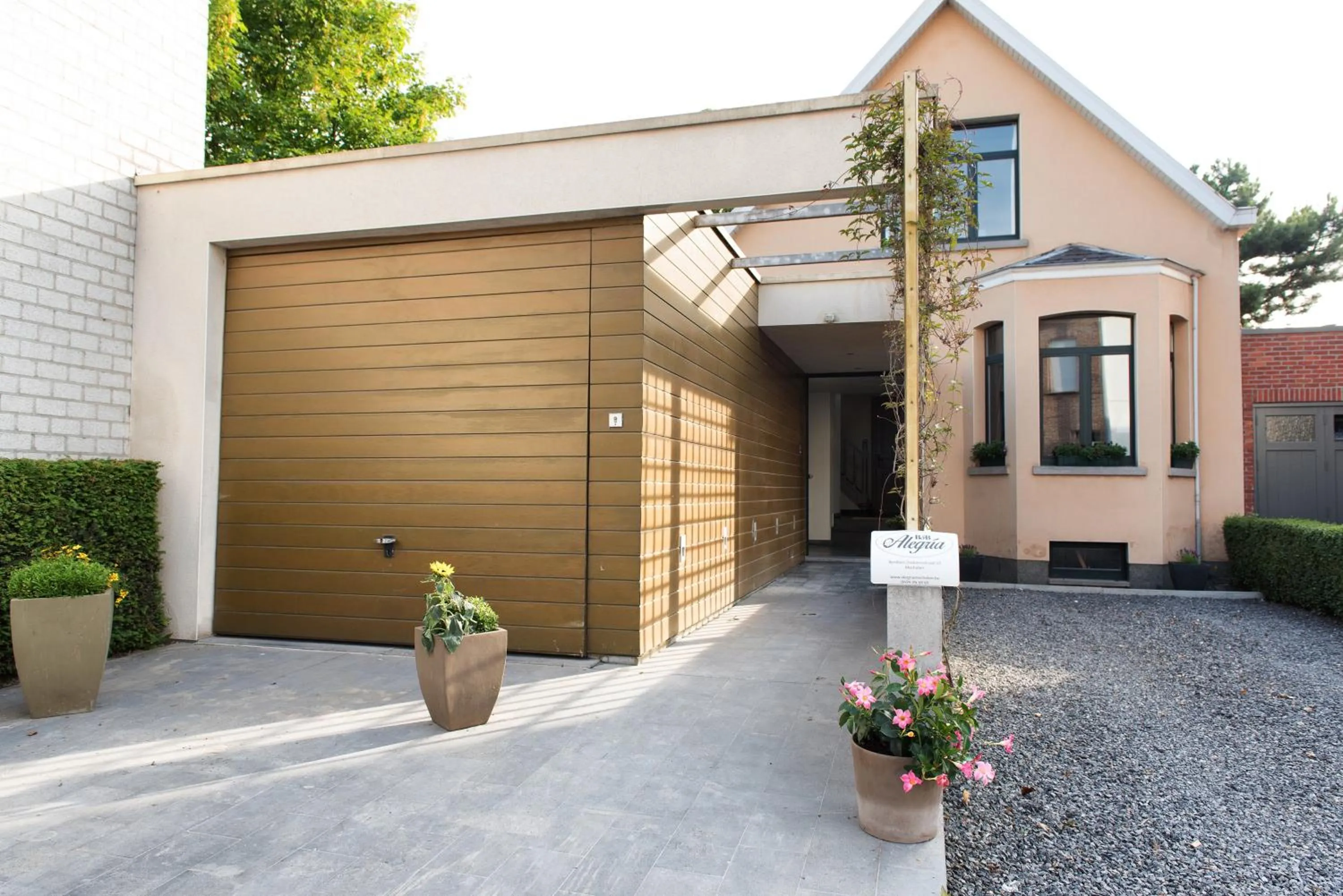 Property building in B&B Alegría