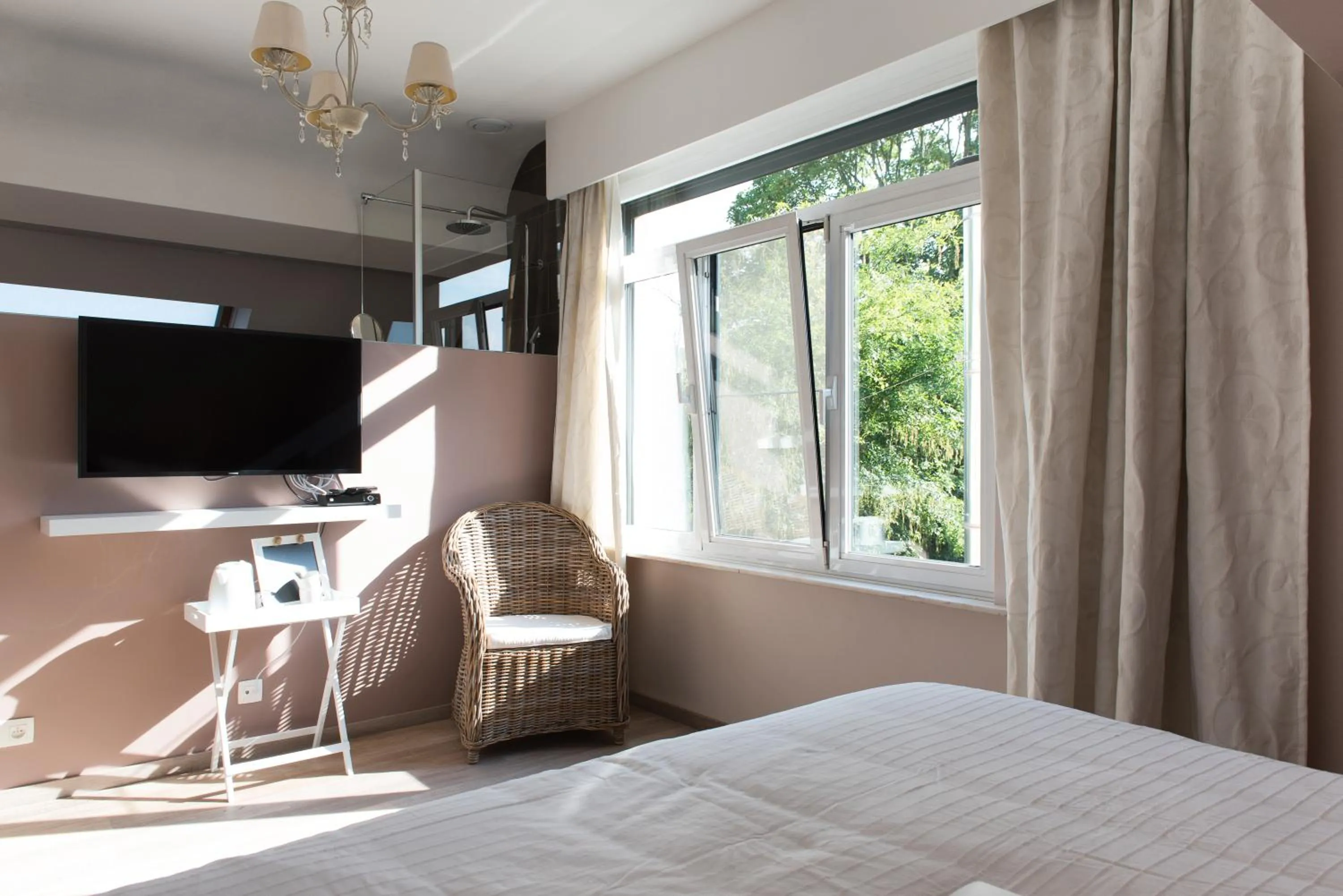 Toilet, Bed in B&B Alegría