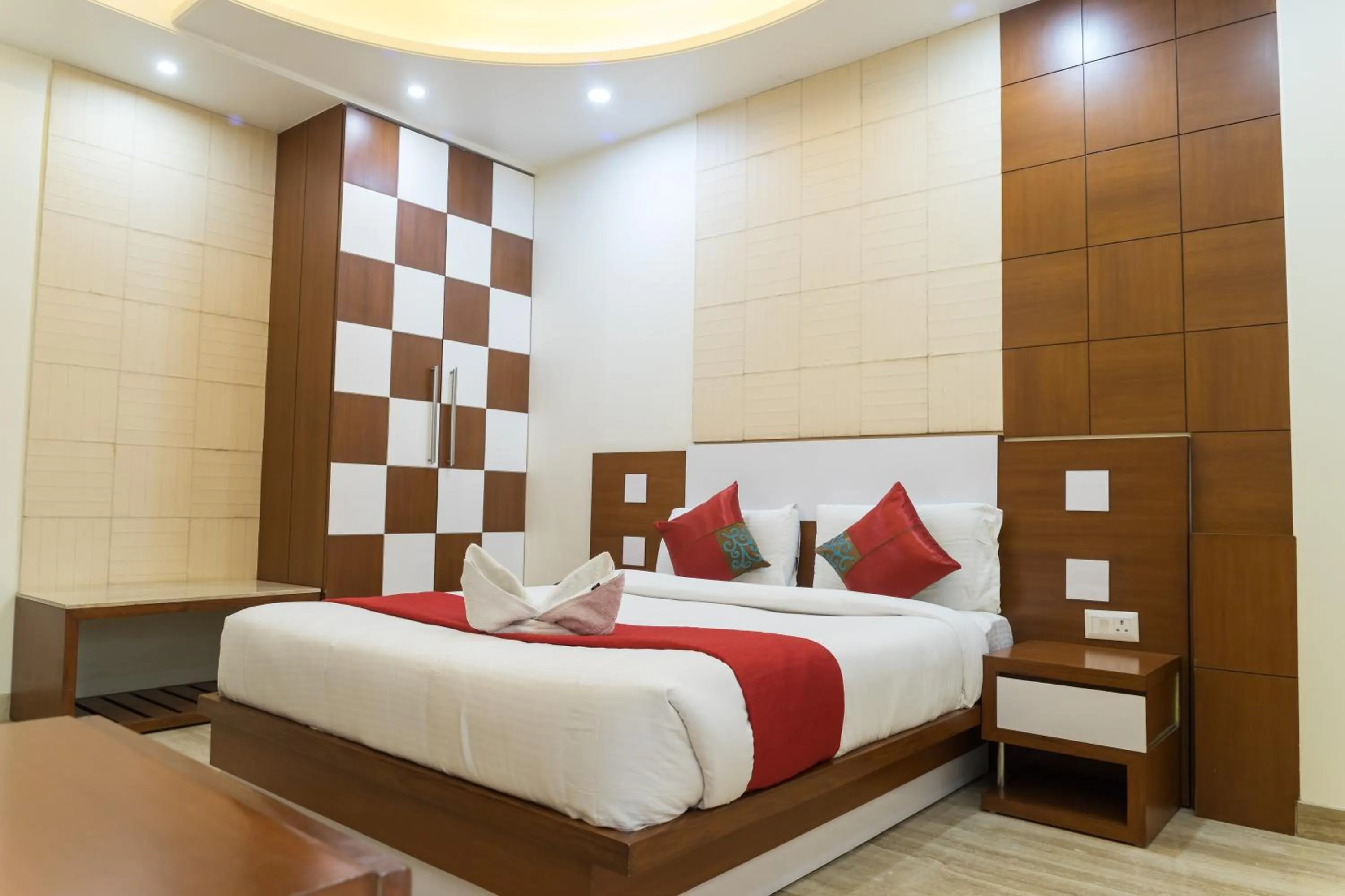 Bed in SM Palace (Near Apollo Hospital)