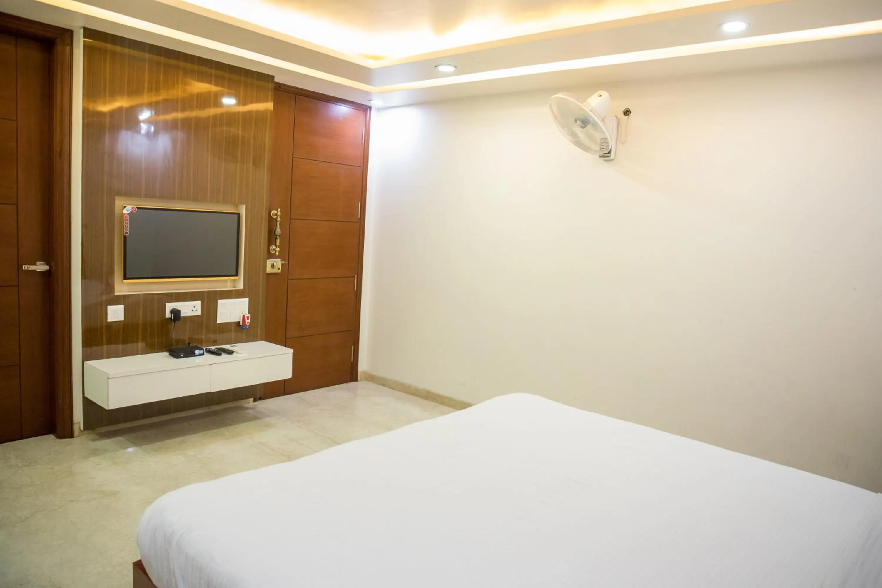 Bed in SM Palace (Near Apollo Hospital)