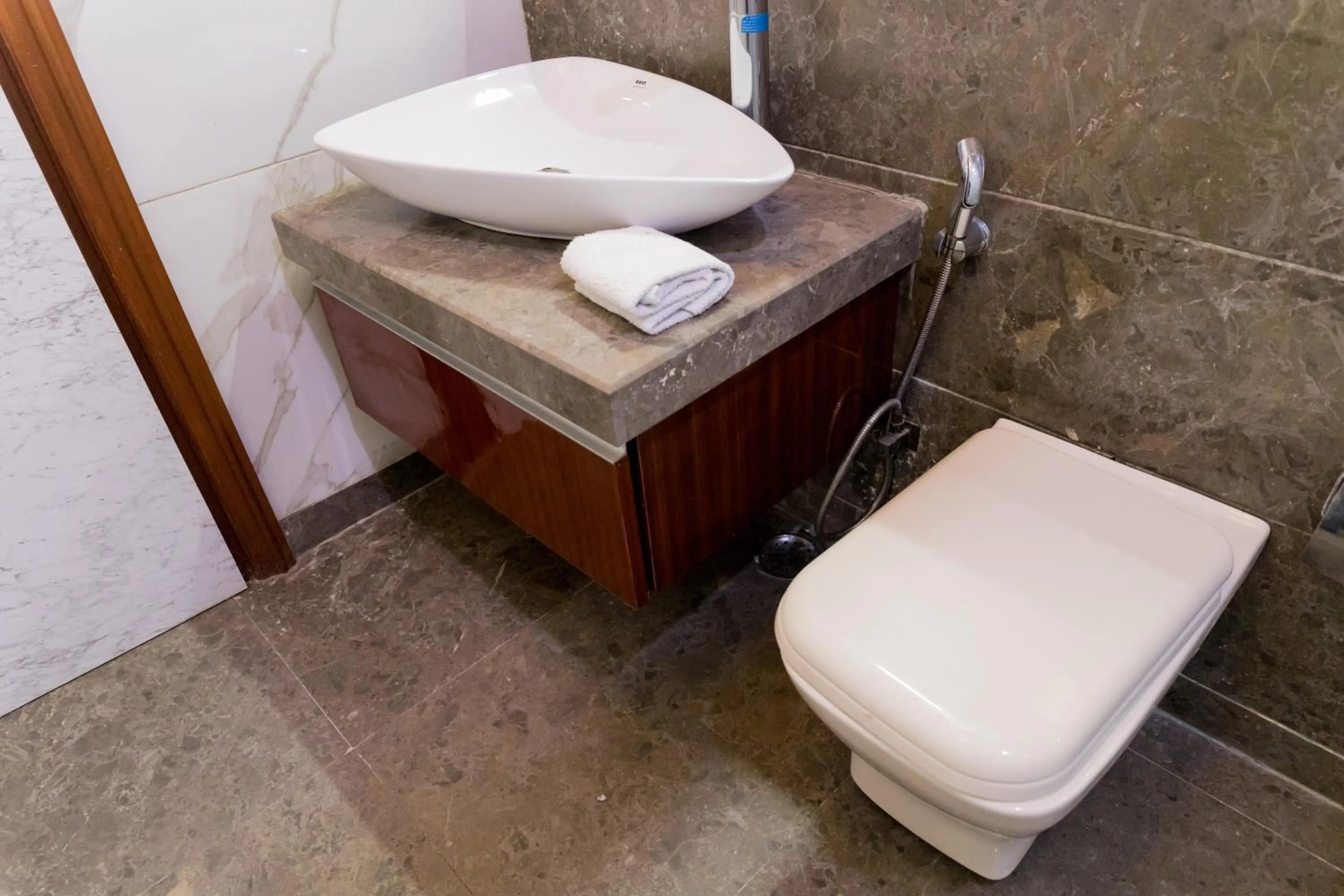 SM Palace (Near Apollo Hospital)