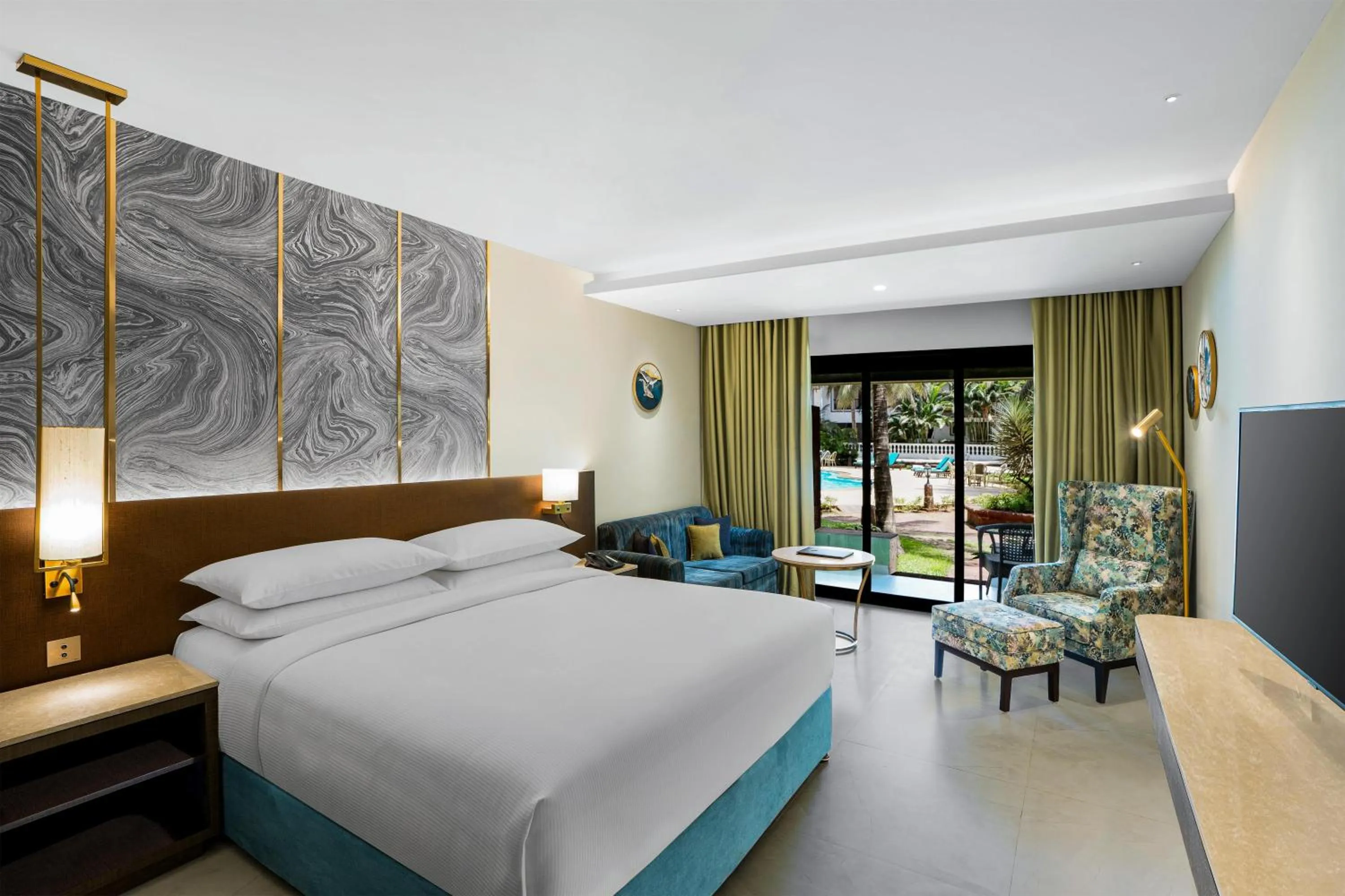 Living room, Bed in DoubleTree by Hilton Hotel Goa - Arpora - Baga