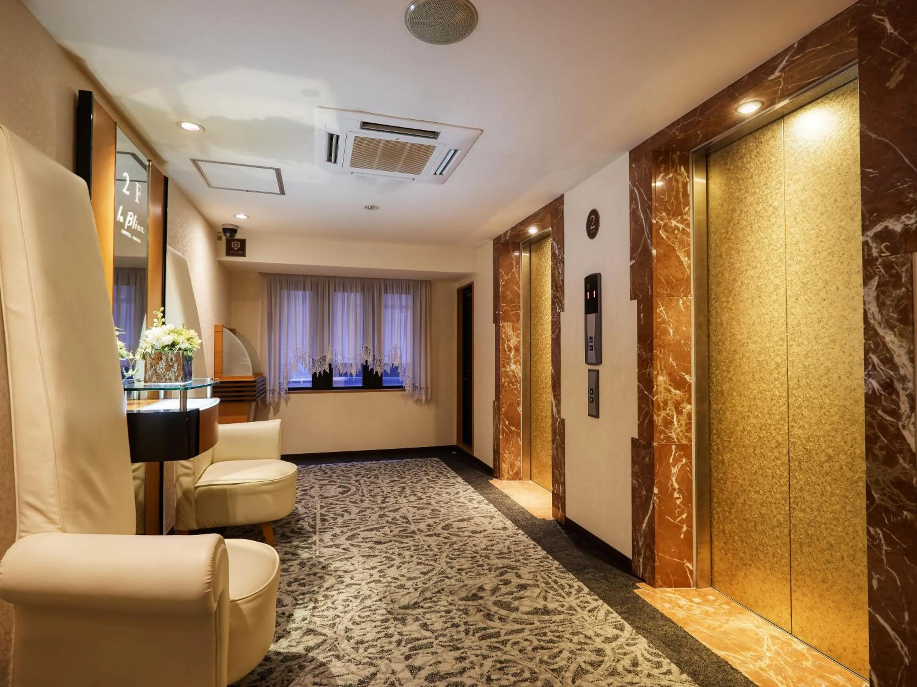 elevator in Hotel Blion Naha