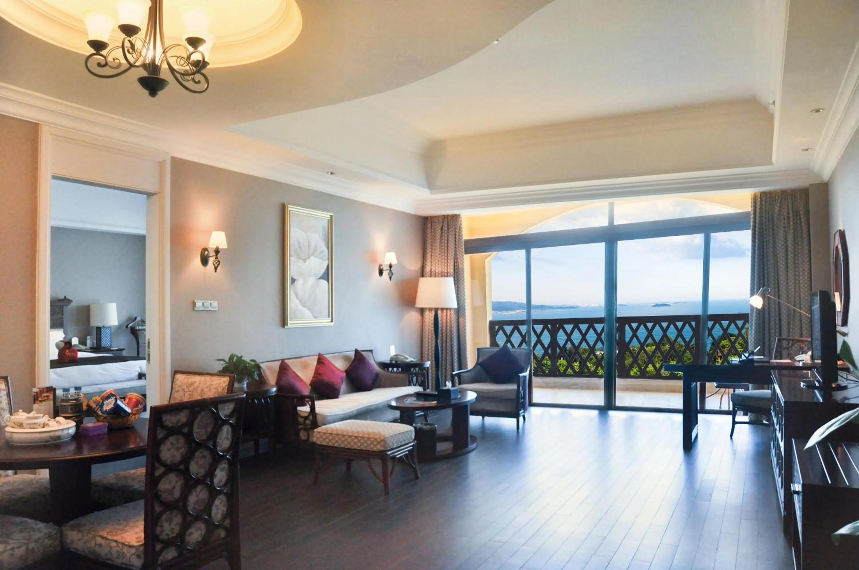 Living room in Xiamen Royal Victoria Hotel