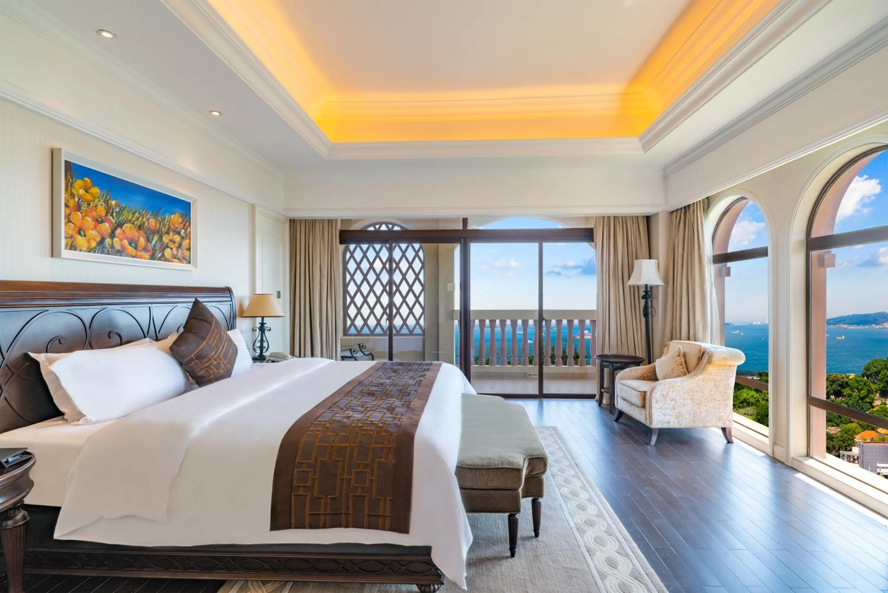 Photo of the whole room, Bed in Xiamen Royal Victoria Hotel