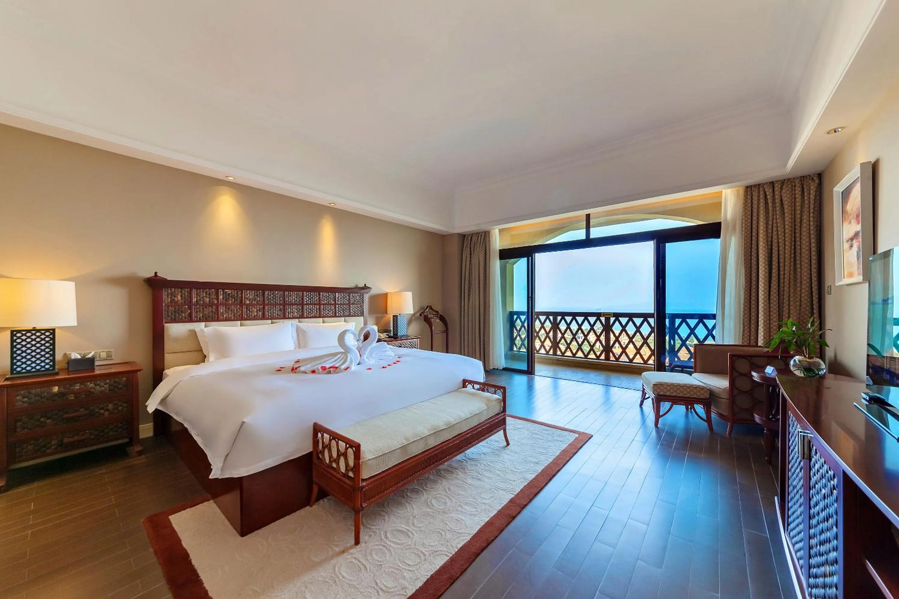 Photo of the whole room, Bed in Xiamen Royal Victoria Hotel