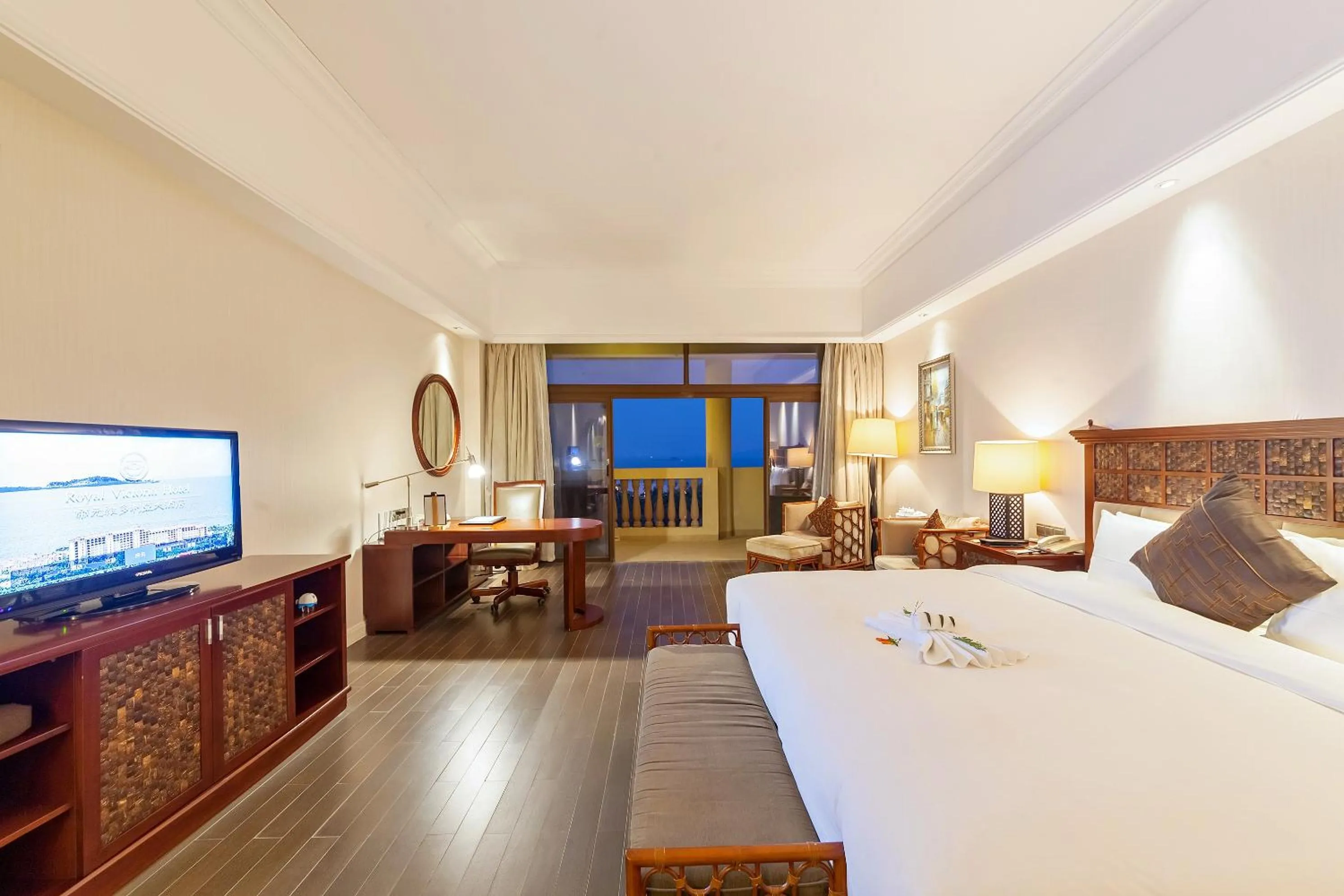 Photo of the whole room, Bed in Xiamen Royal Victoria Hotel