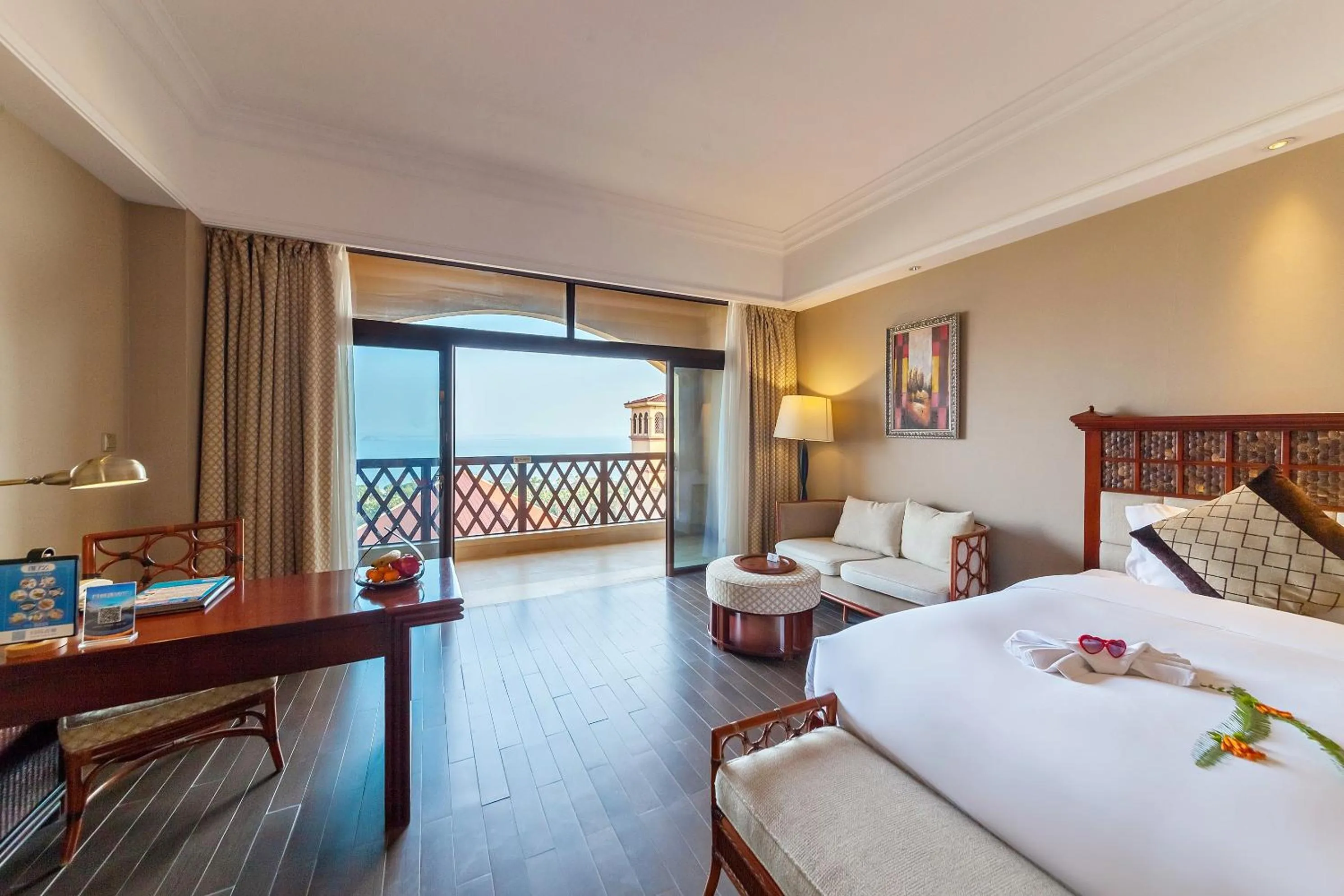 Seating area, Bed in Xiamen Royal Victoria Hotel