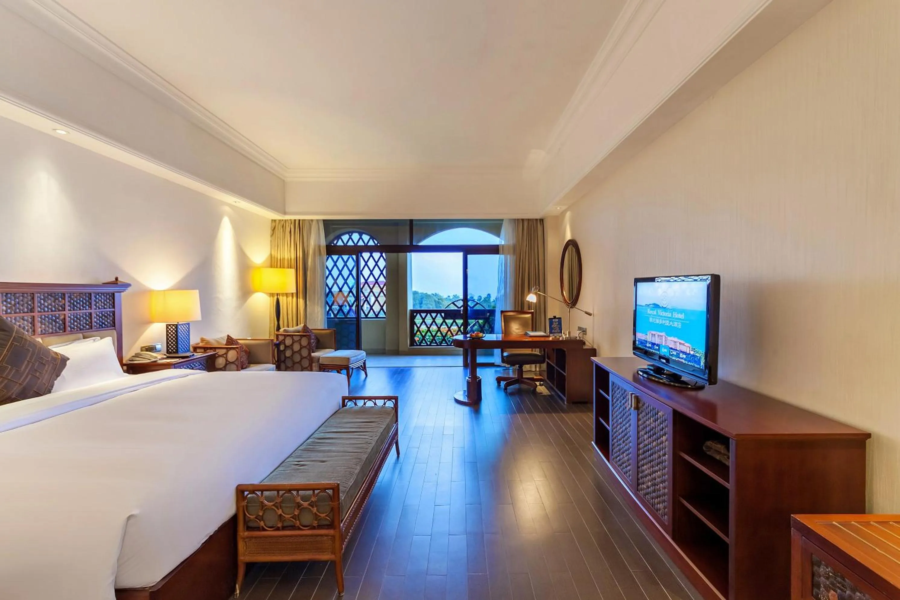 Photo of the whole room, Bed in Xiamen Royal Victoria Hotel