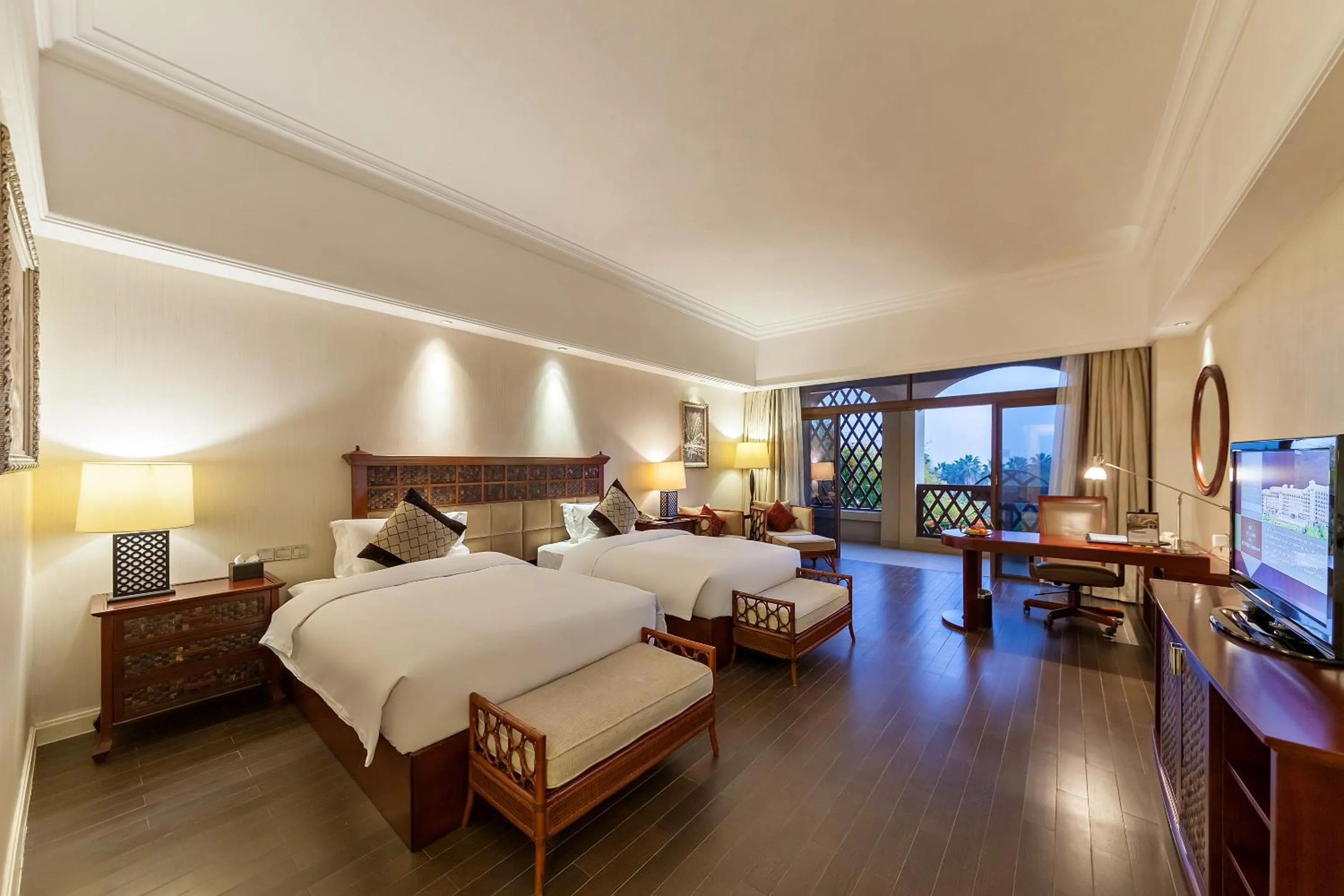 Photo of the whole room, Bed in Xiamen Royal Victoria Hotel