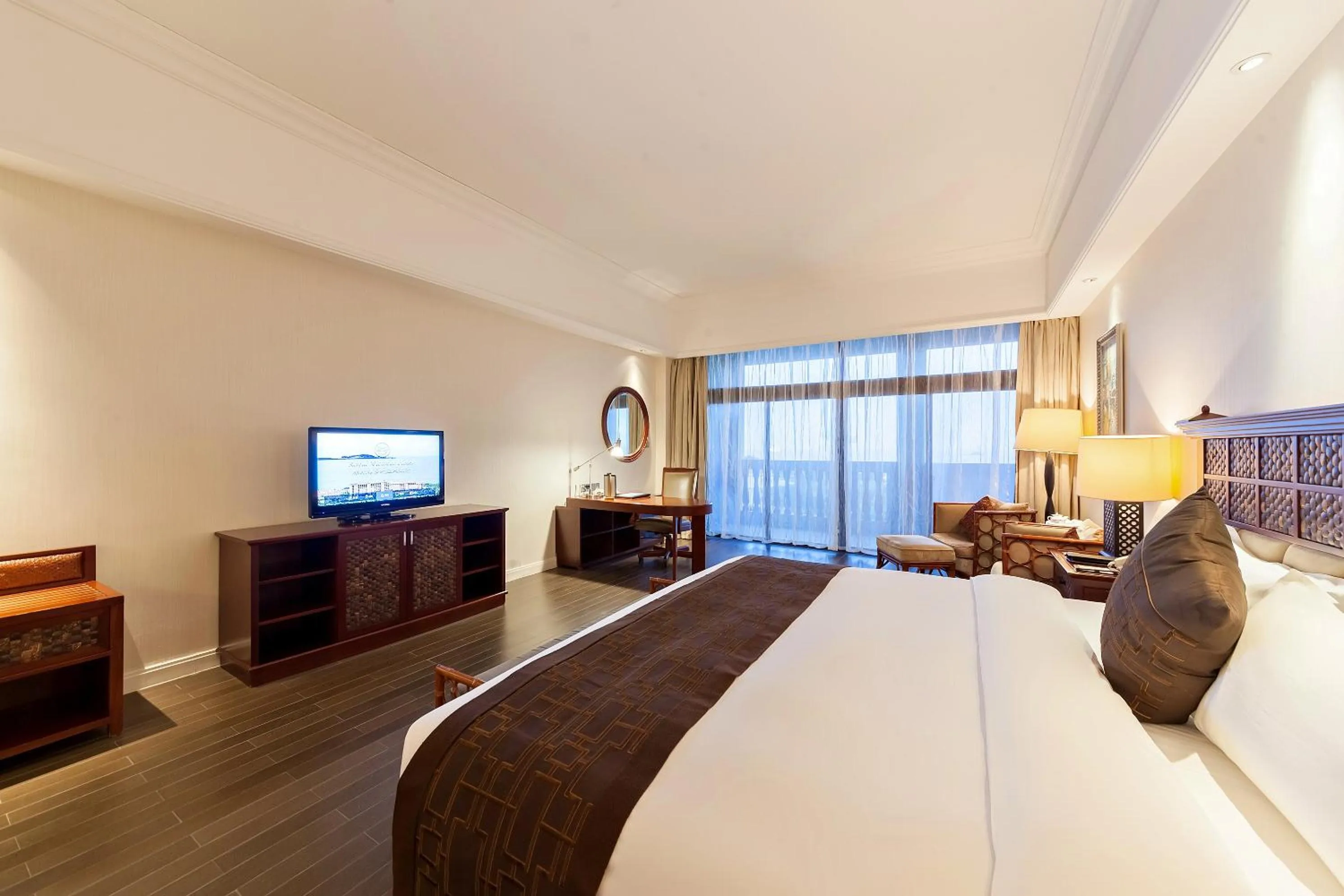 Photo of the whole room, Bed in Xiamen Royal Victoria Hotel