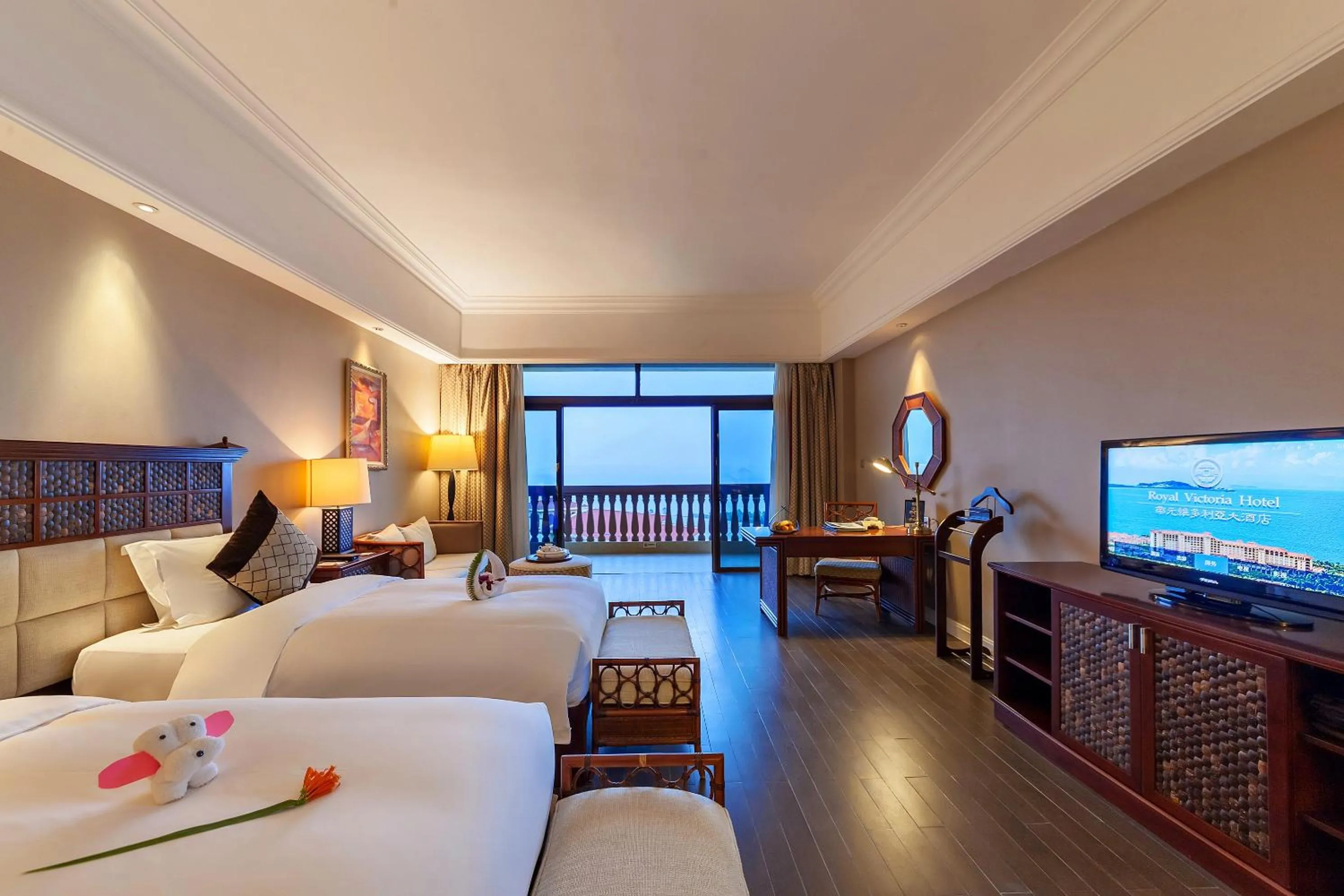 Photo of the whole room, Bed in Xiamen Royal Victoria Hotel