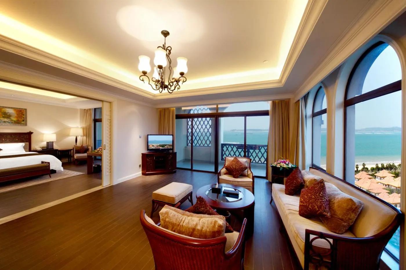 Living room, Bed in Xiamen Royal Victoria Hotel