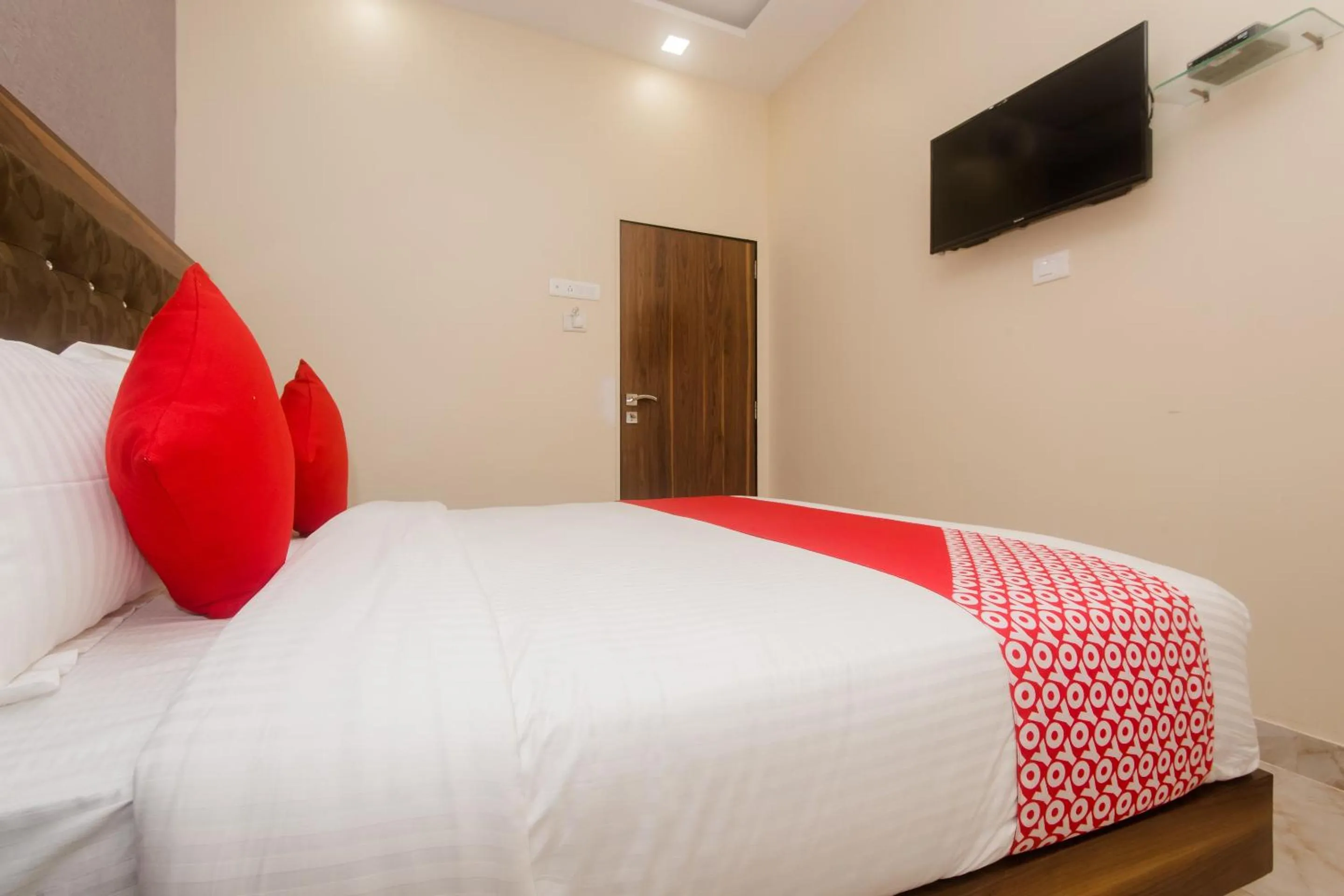 Bedroom, Bed in Hotel O Greenforest Near Airport Road Metro Station