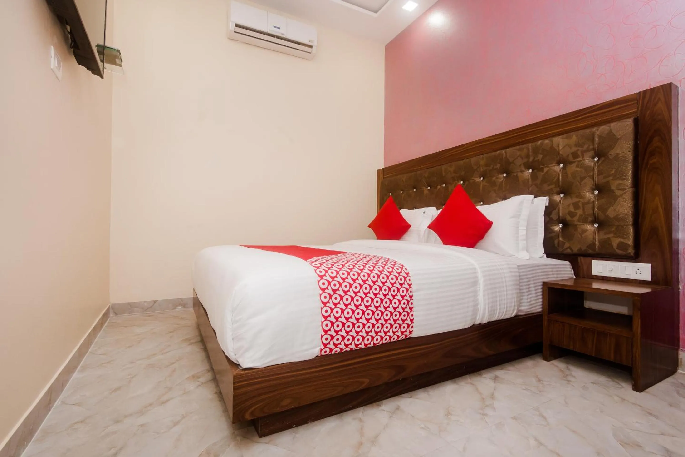 Bedroom, Bed in Hotel O Greenforest Near Airport Road Metro Station