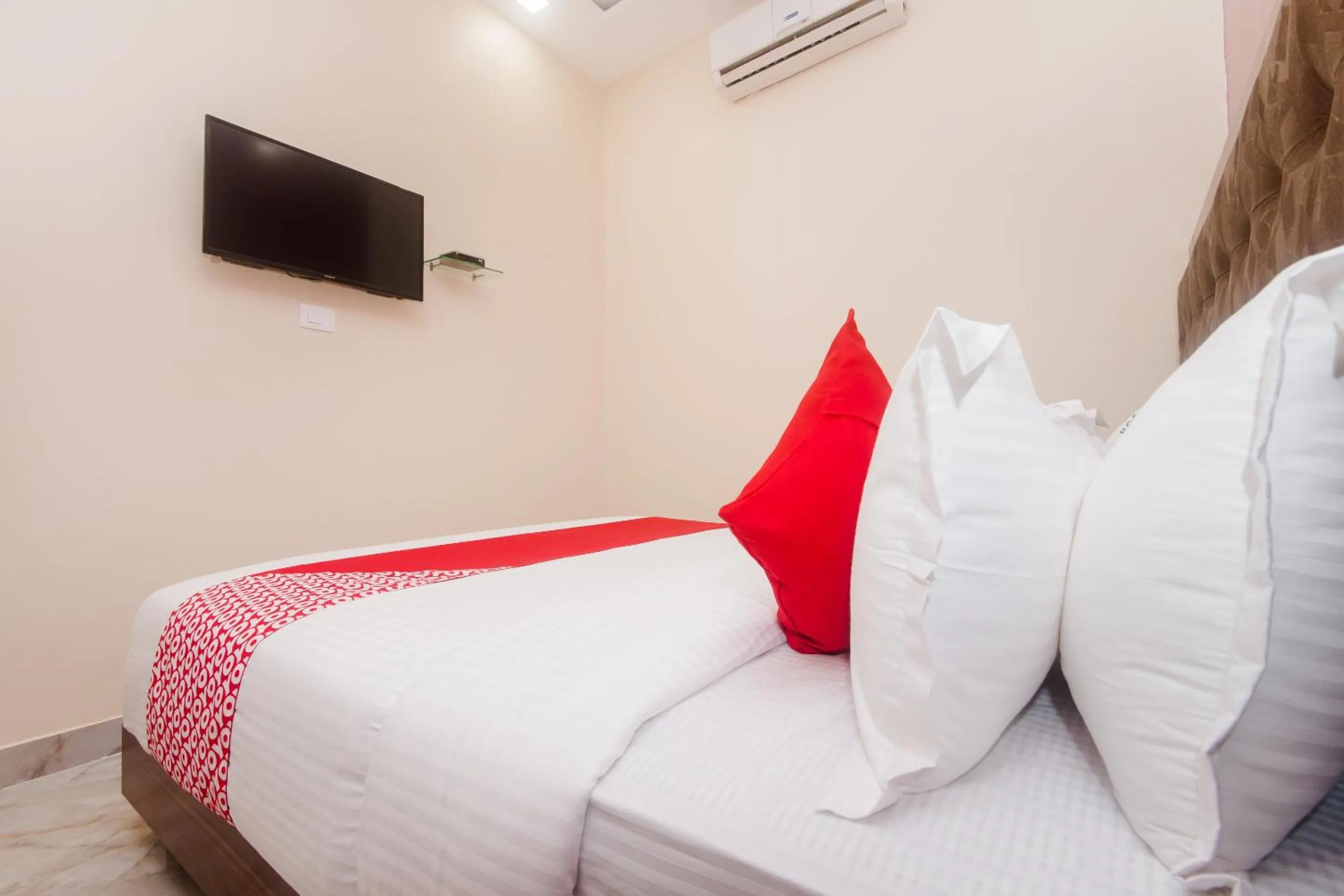 Bedroom, Bed in Hotel O Greenforest Near Airport Road Metro Station