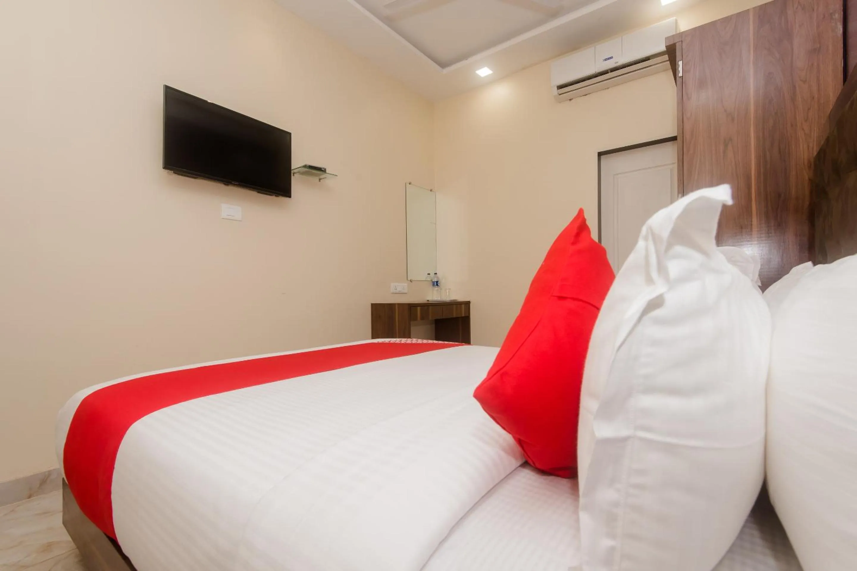 Bedroom, Bed in Hotel O Greenforest Near Airport Road Metro Station