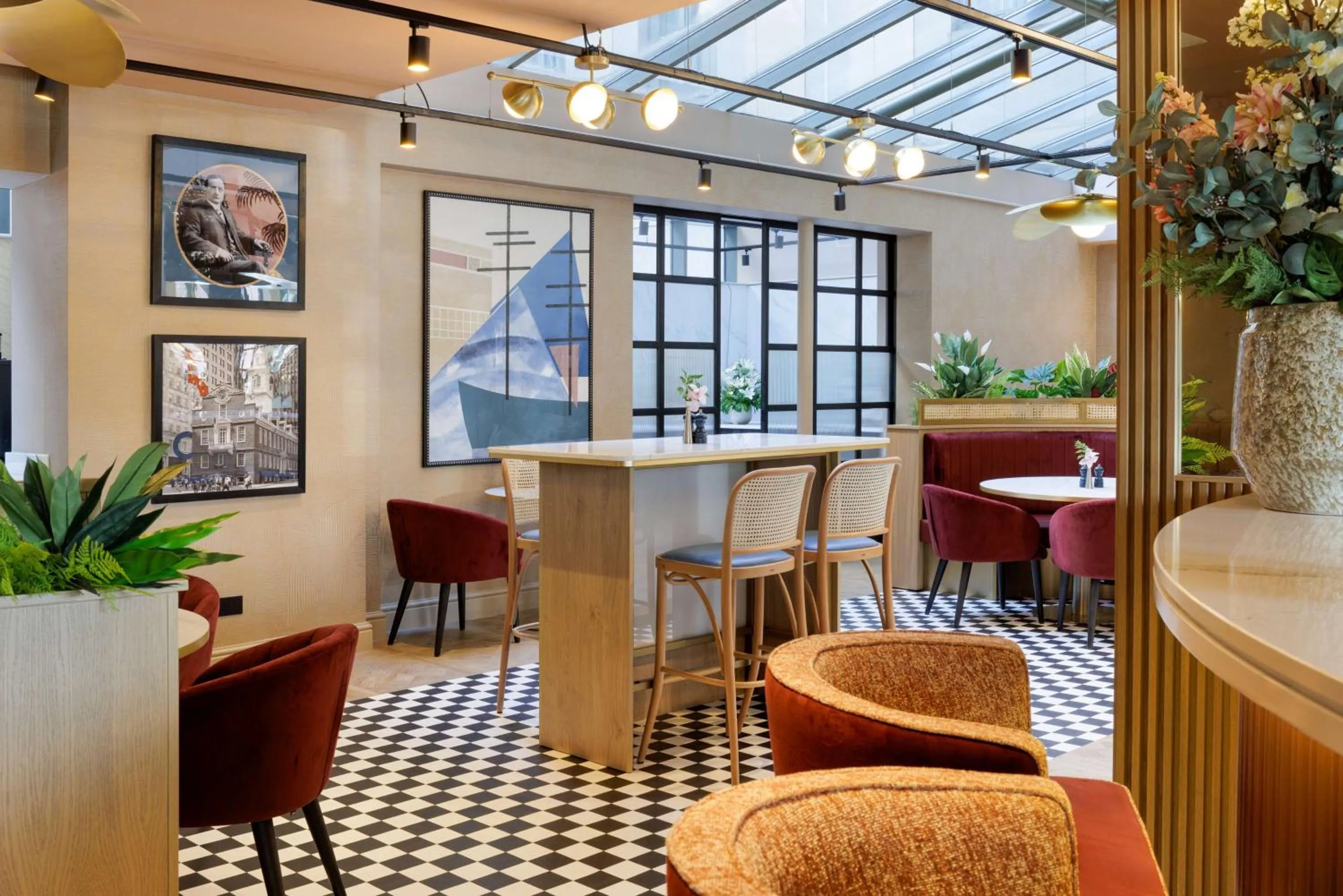 Lounge or bar in Hilton Garden Inn Dublin City Centre