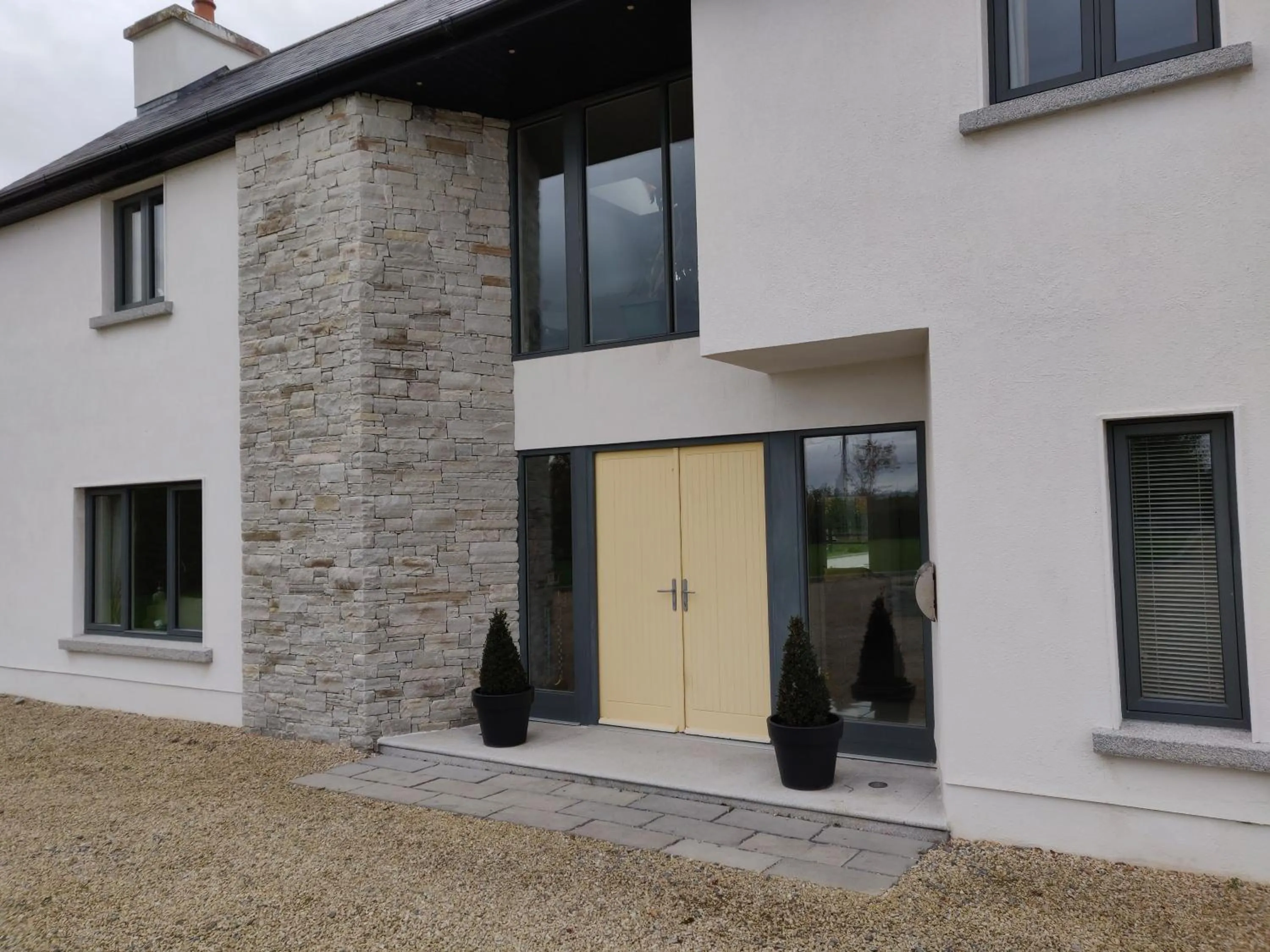 Facade/entrance in Brona Dempsey