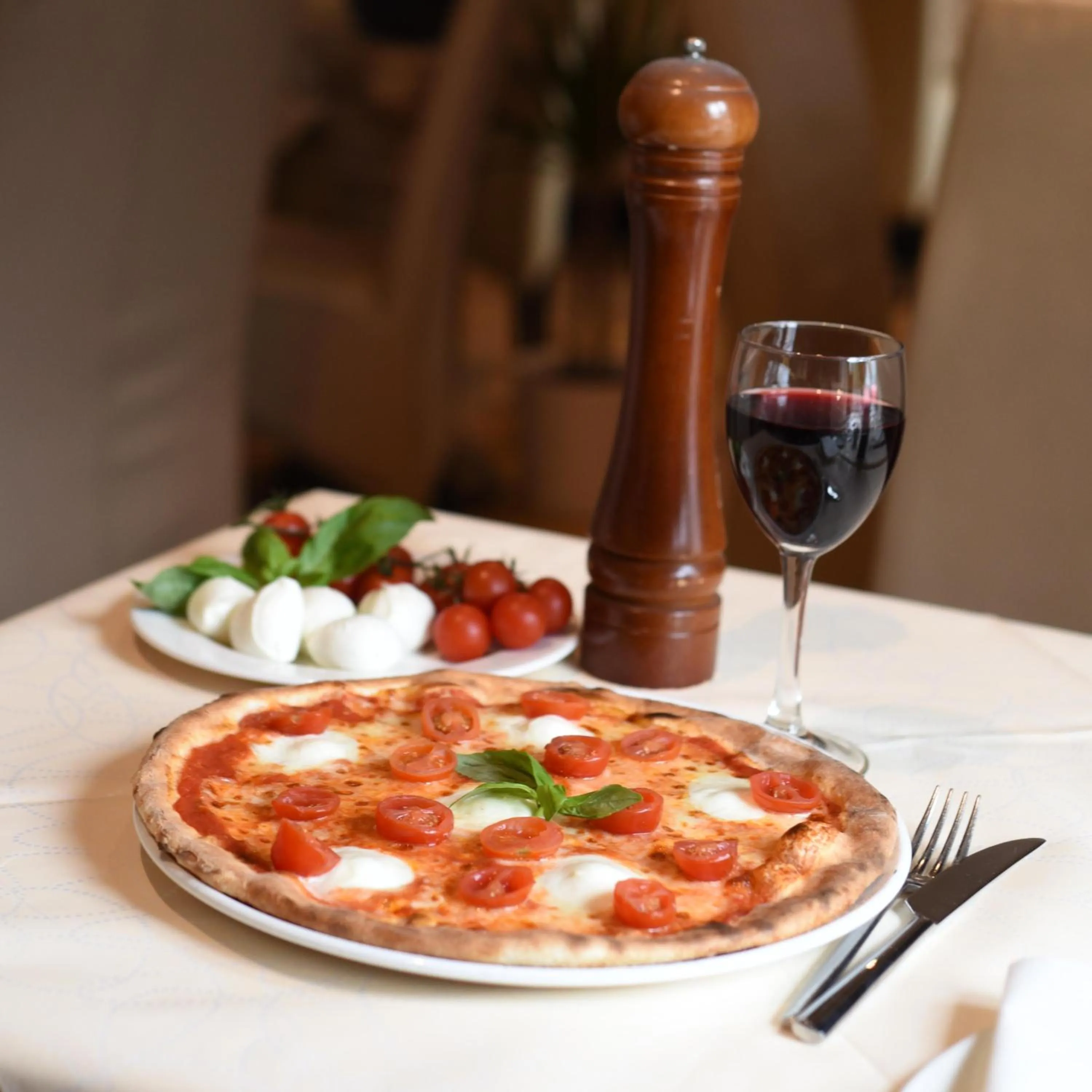 Restaurant/places to eat in The Coach House Hotel