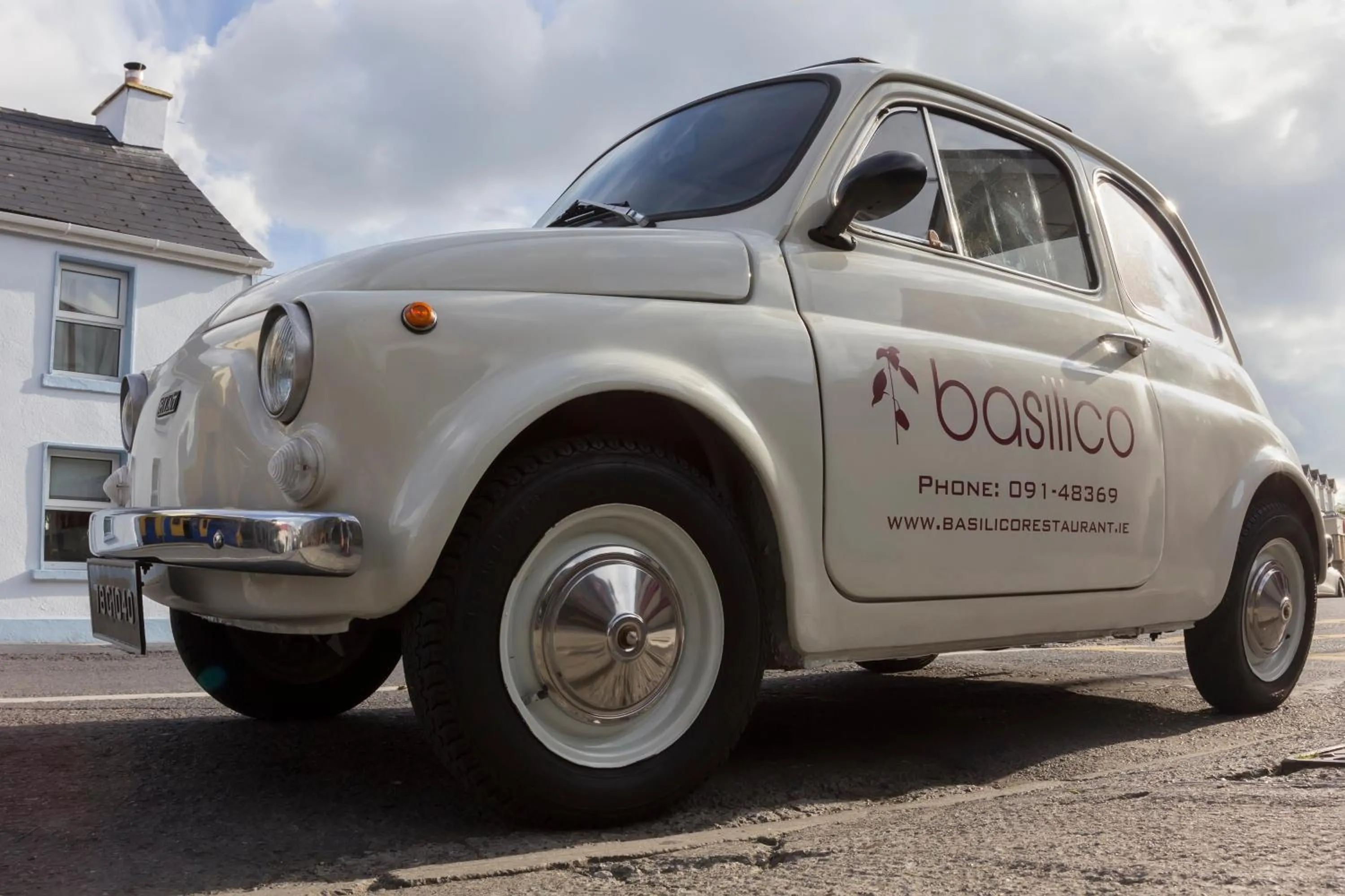 Restaurant/places to eat in The Coach House Hotel