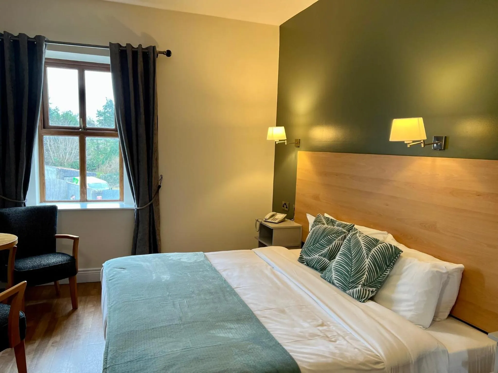 Restaurant/places to eat, Bed in The Coach House Hotel