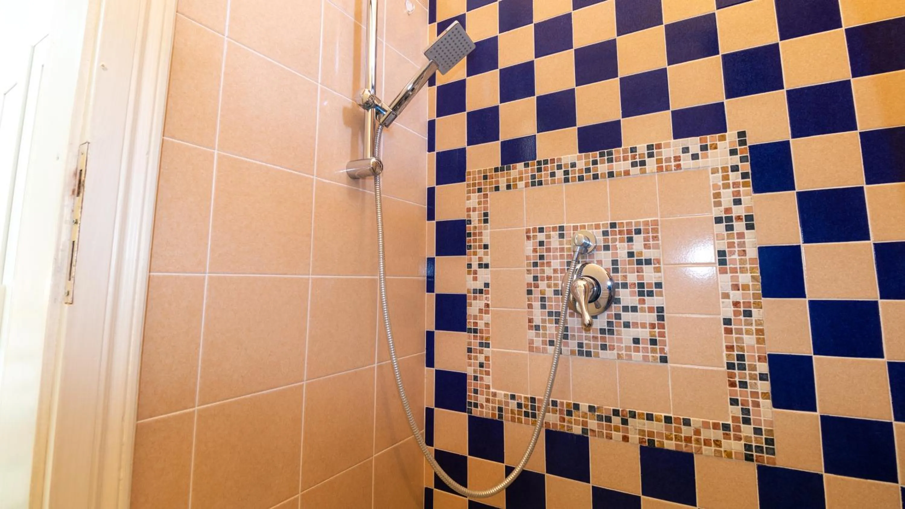 Shower in Affittacamere Juighissa Leonora