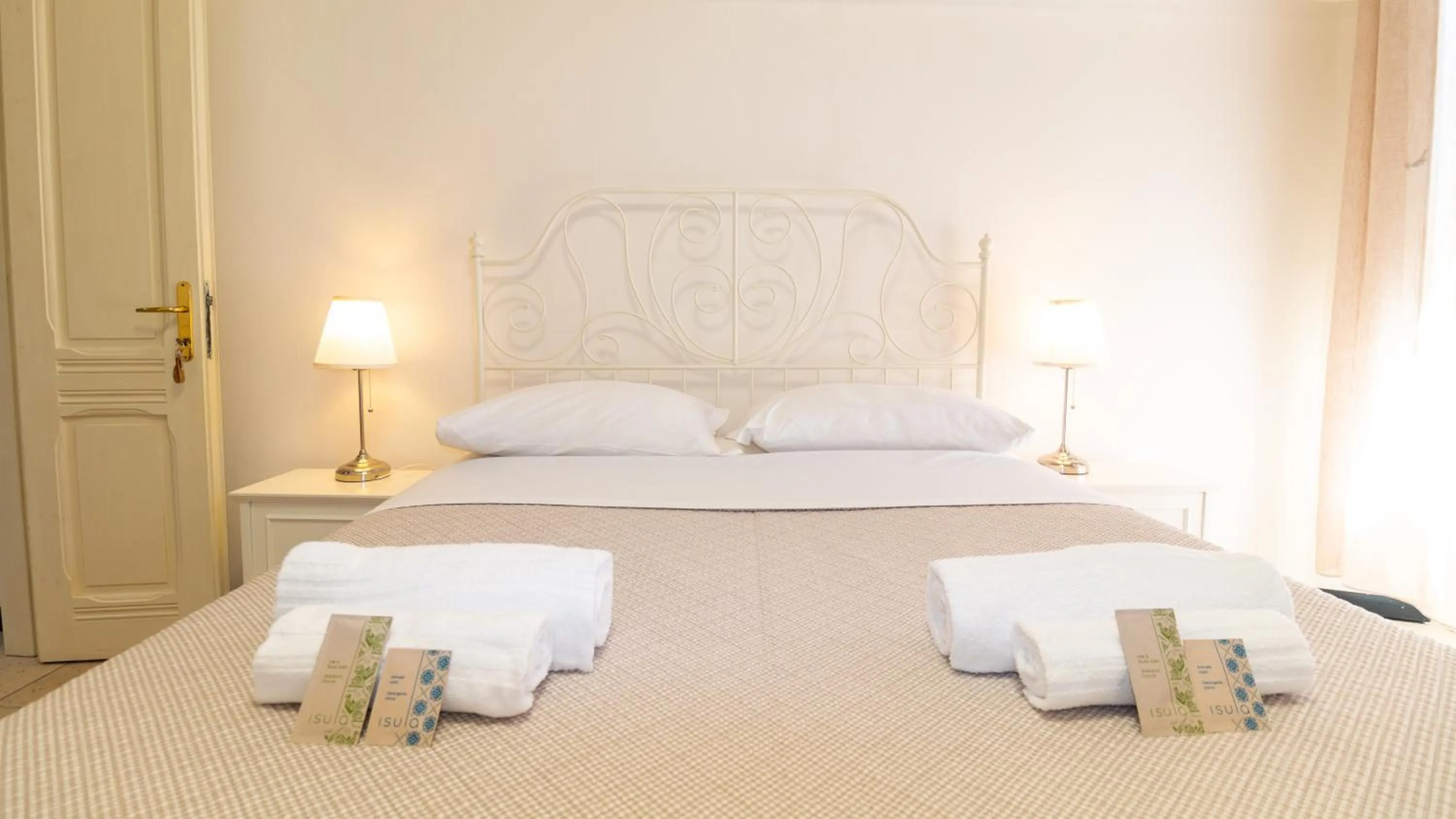 Photo of the whole room, Bed in Affittacamere Juighissa Leonora