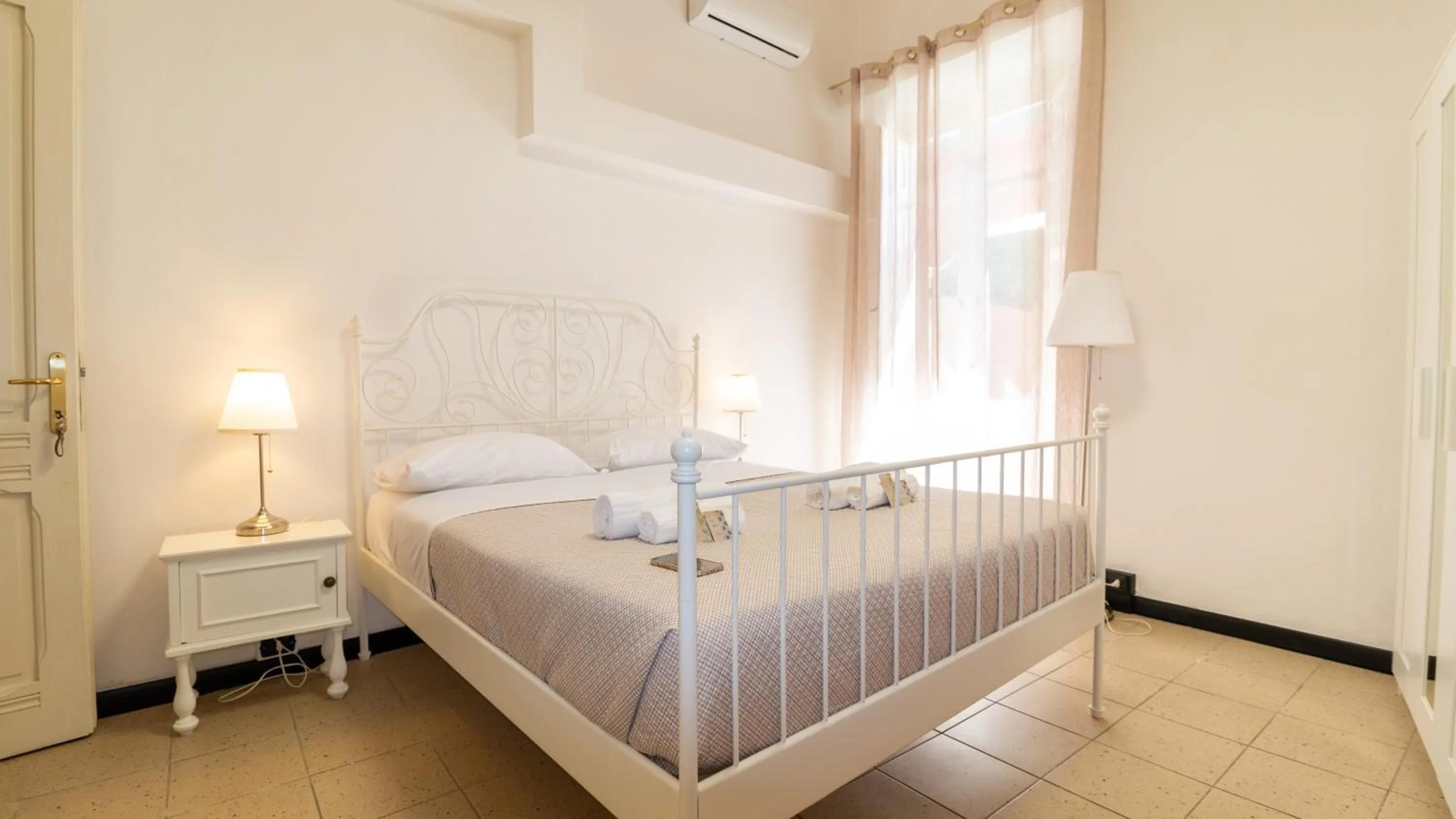 Photo of the whole room, Bed in Affittacamere Juighissa Leonora