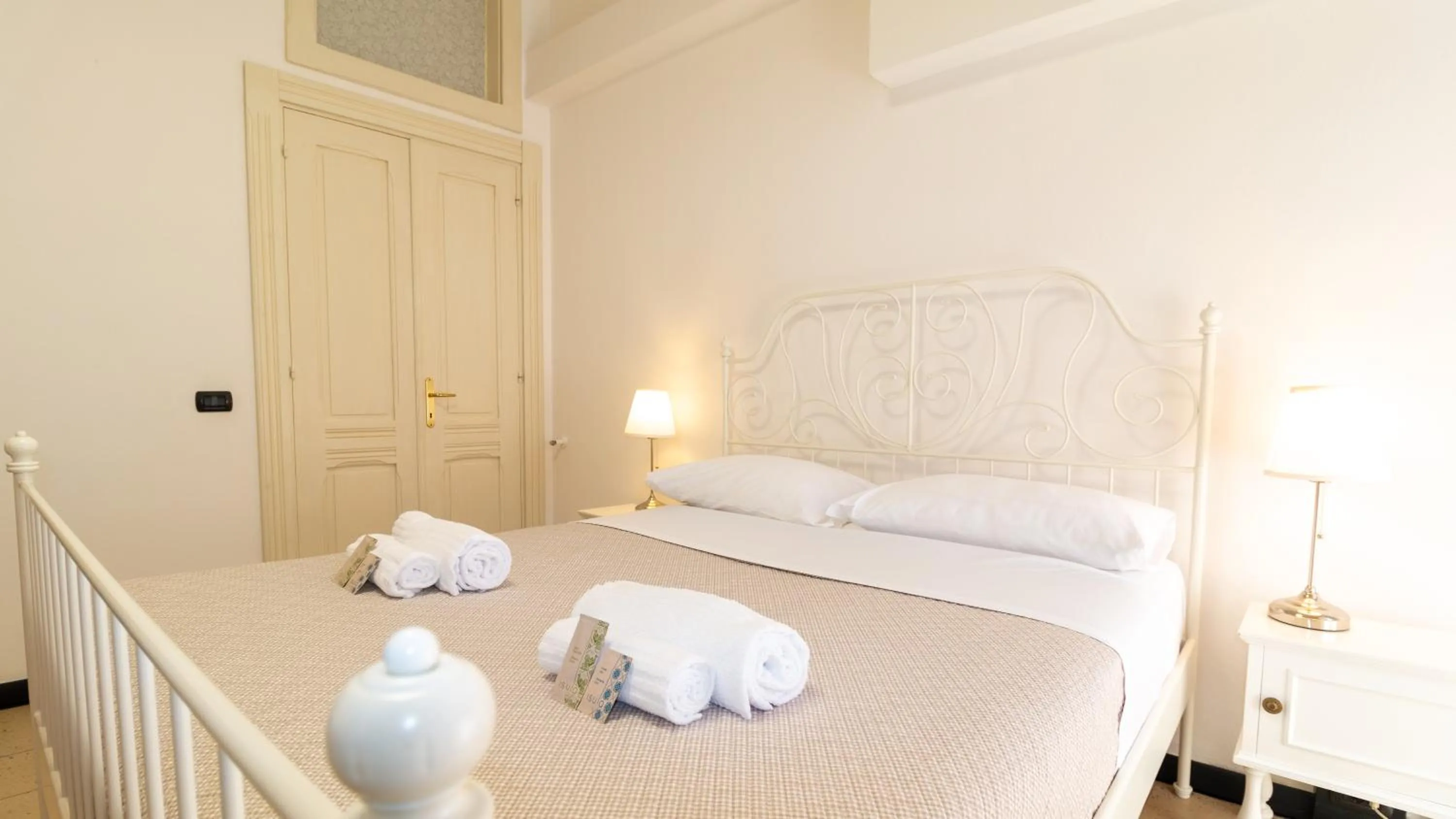 Photo of the whole room, Bed in Affittacamere Juighissa Leonora