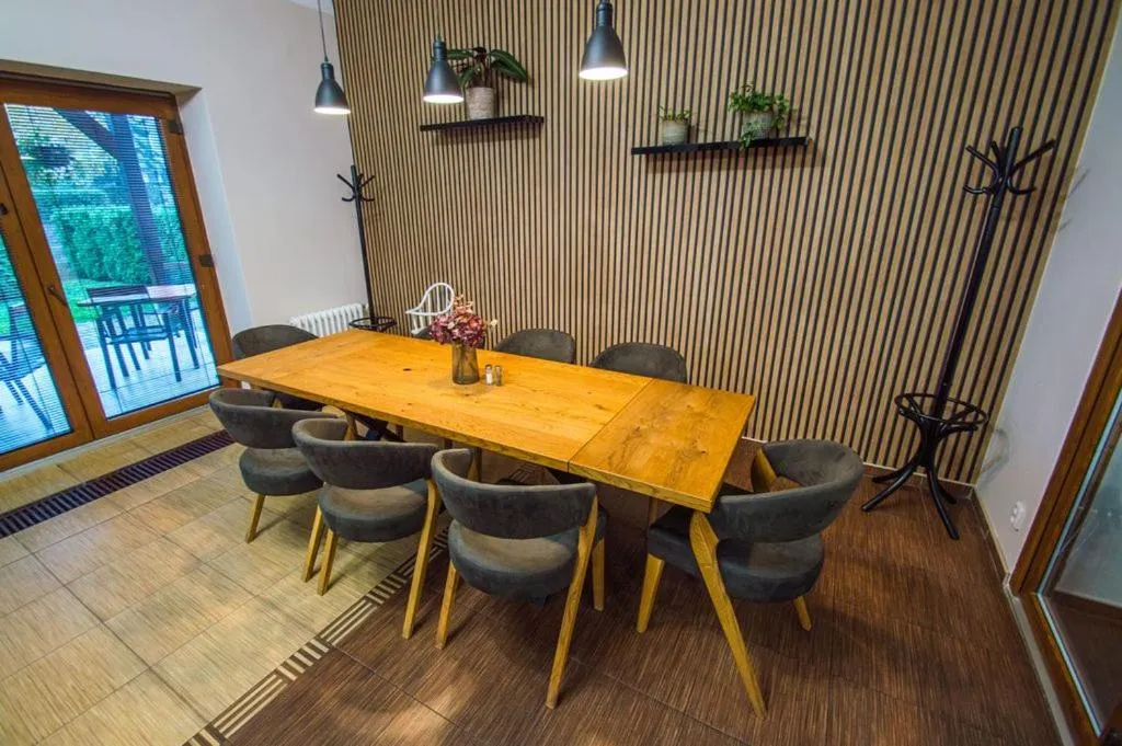 Restaurant/places to eat in Hotel Sport