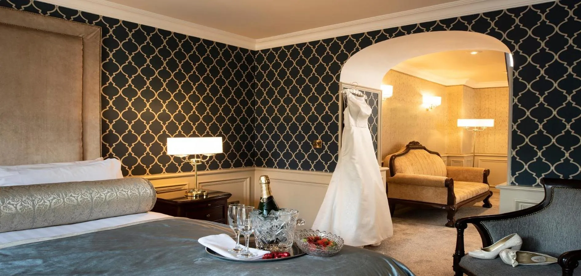 Bedroom, Bed in Kee's Hotel