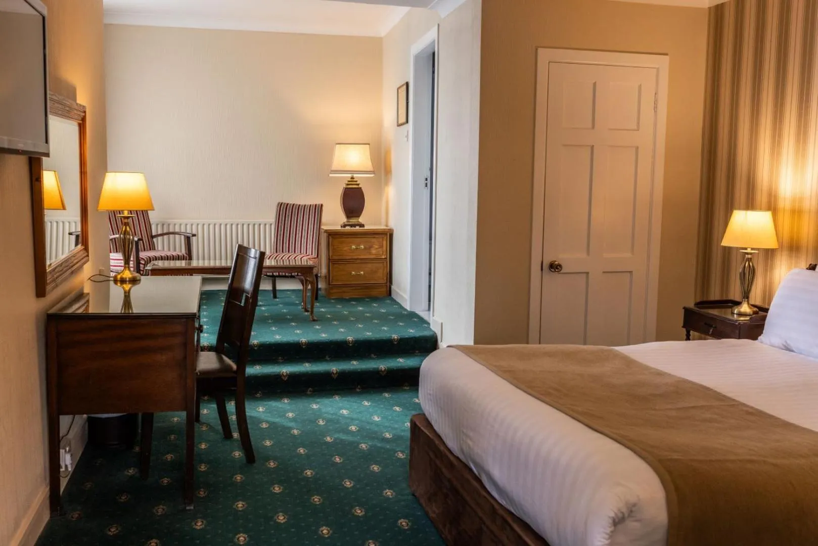 Bedroom, Bed in Kee's Hotel