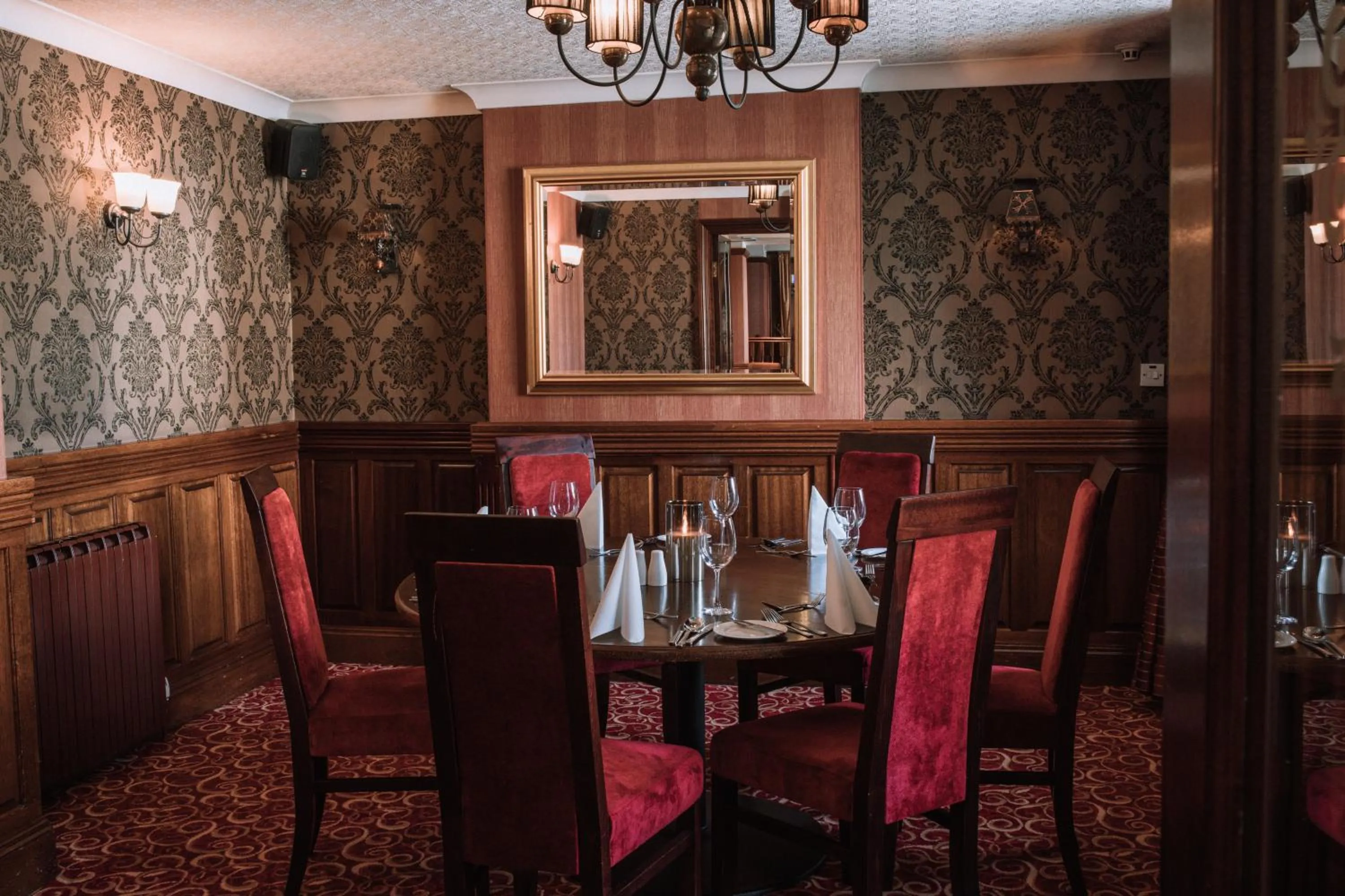 Restaurant/places to eat in Kee's Hotel