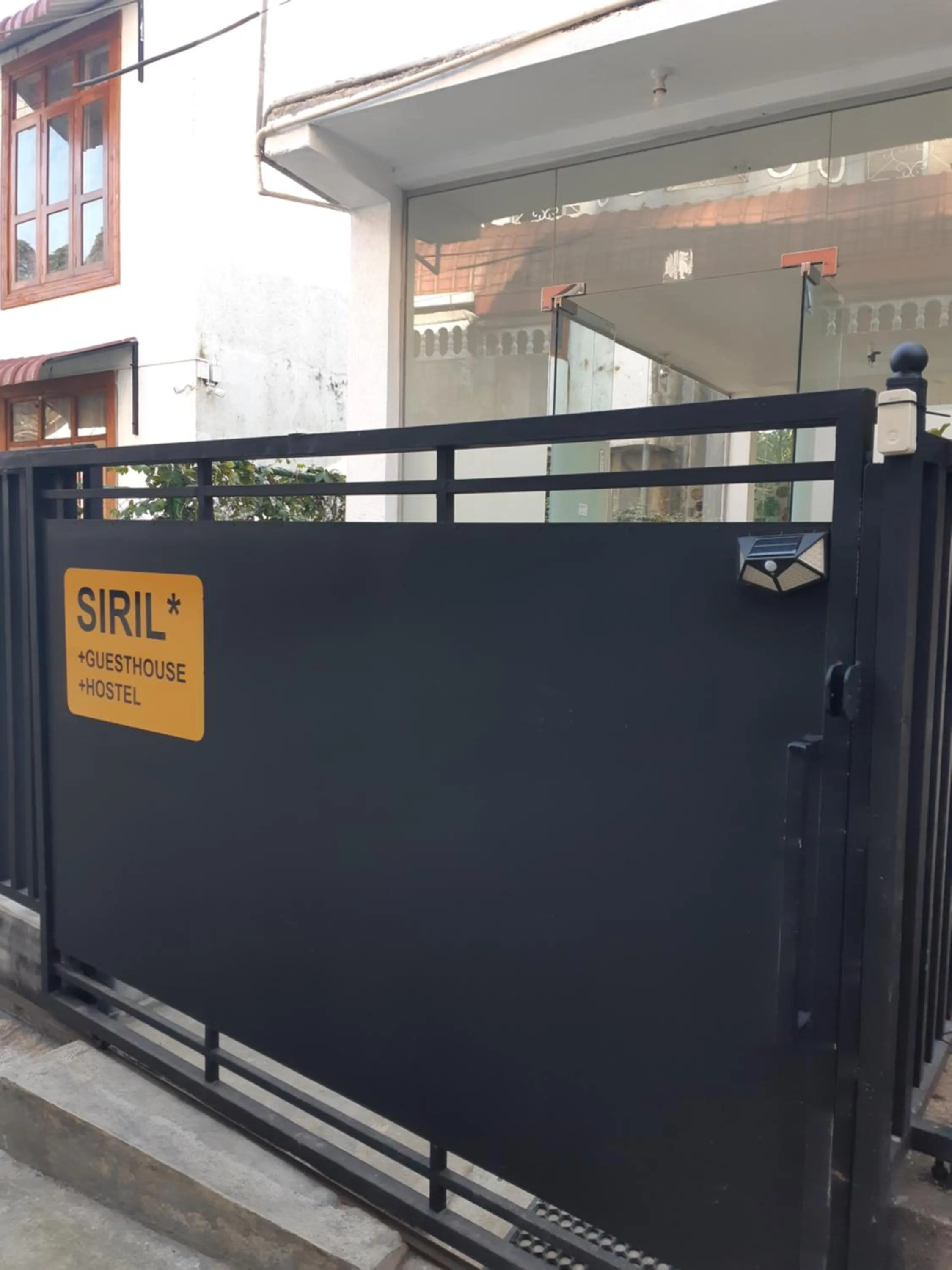 Facade/entrance in Siril Guesthouse Hostel