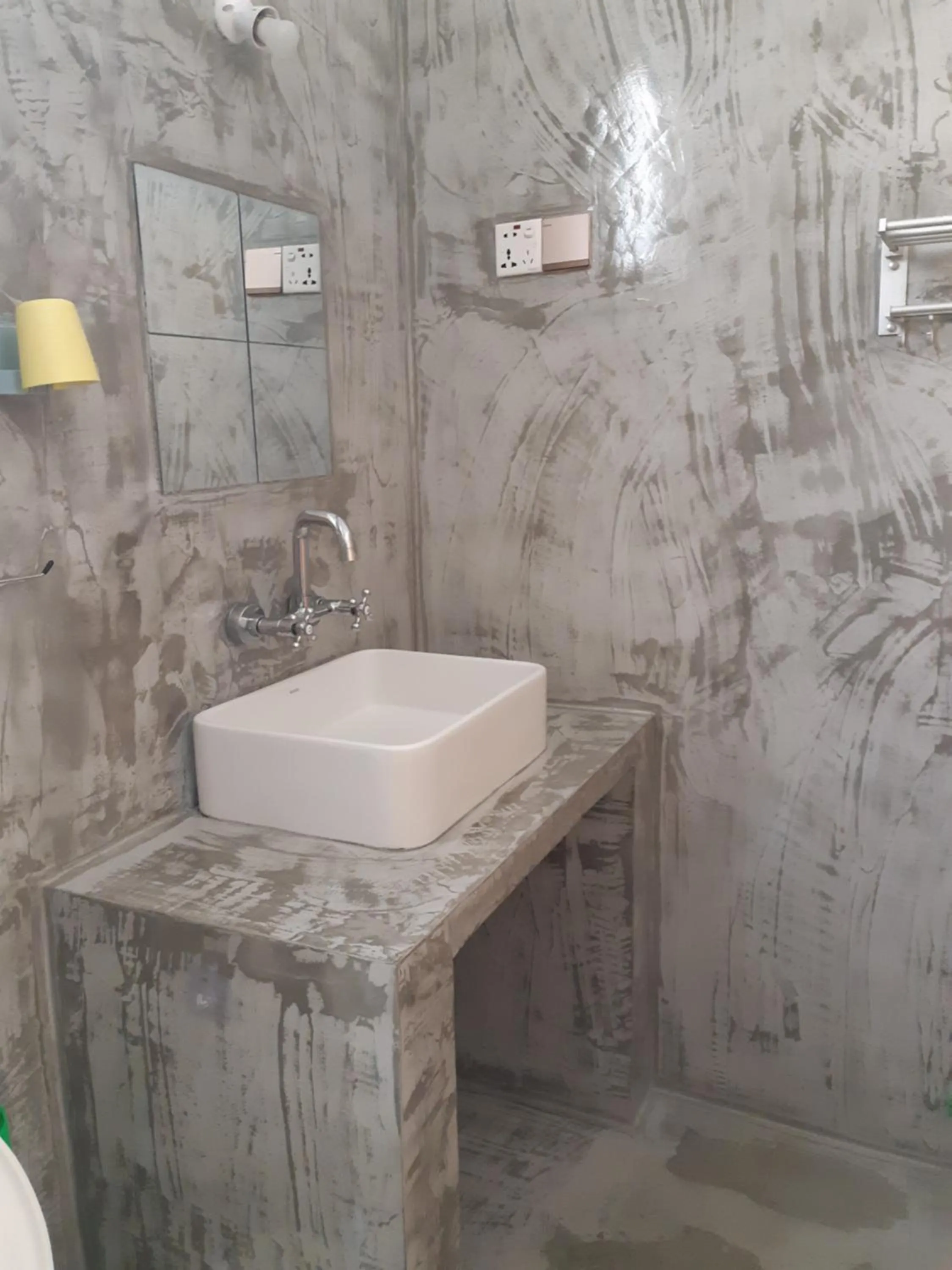 Shower in Siril Guesthouse Hostel