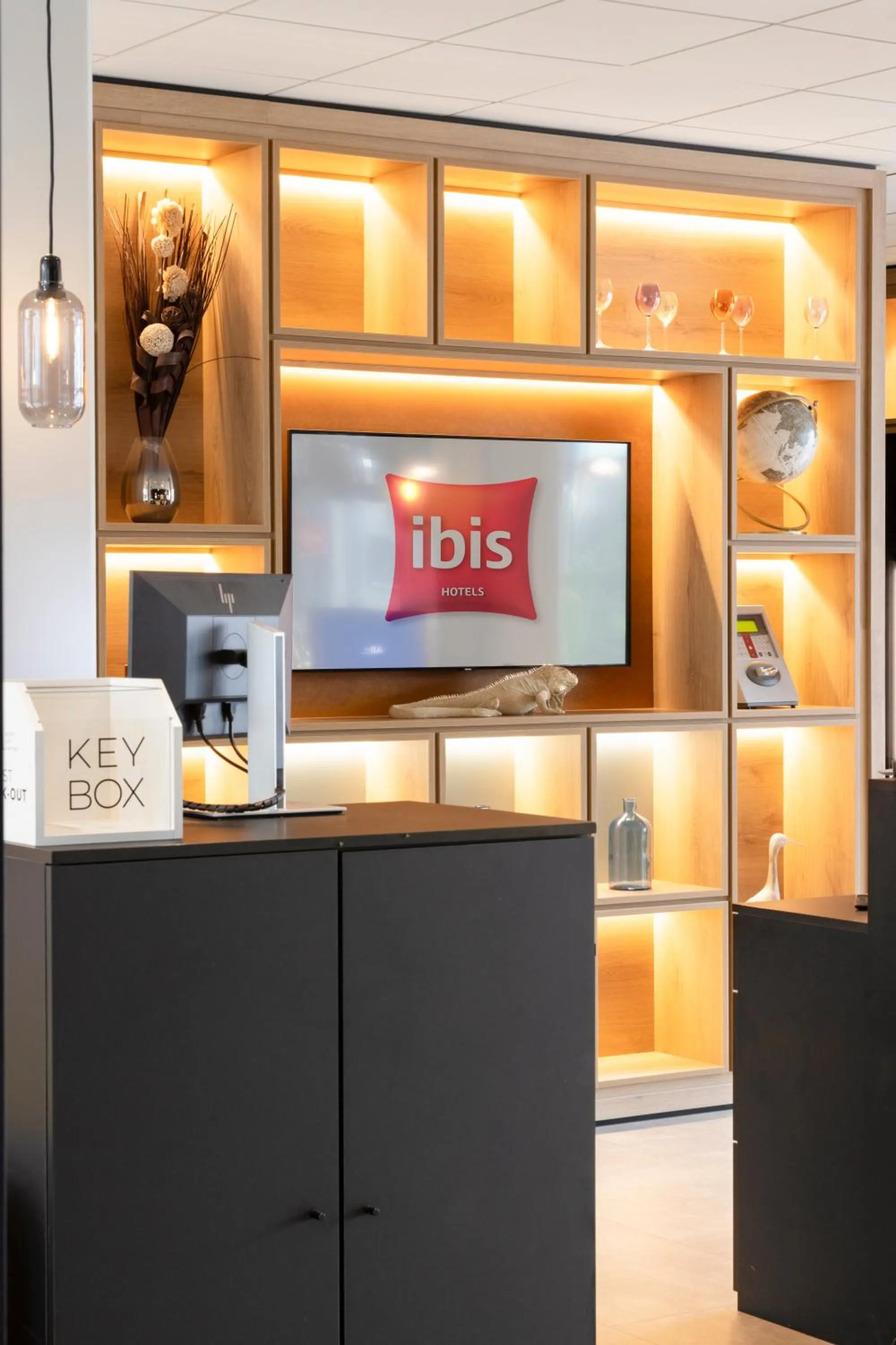Logo/Certificate/Sign, Bed in Ibis Lugano Paradiso