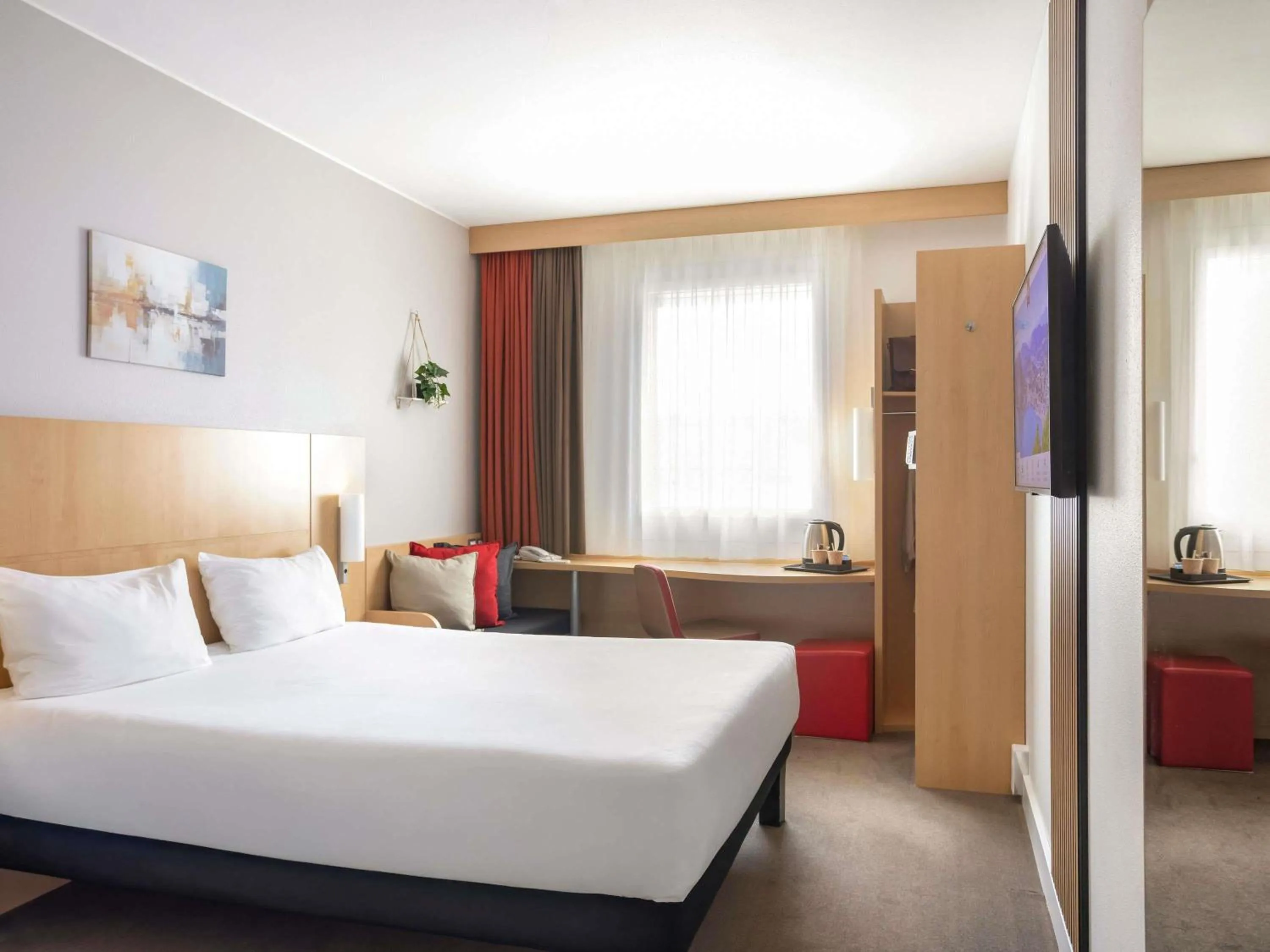 Bedroom, Bed in Ibis Lugano Paradiso