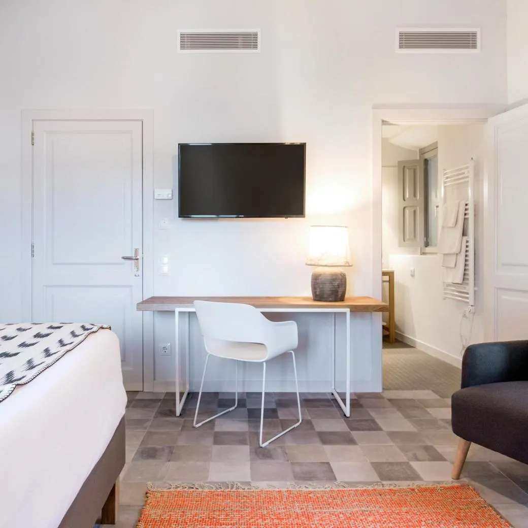 Bedroom, Bed in Son Gris