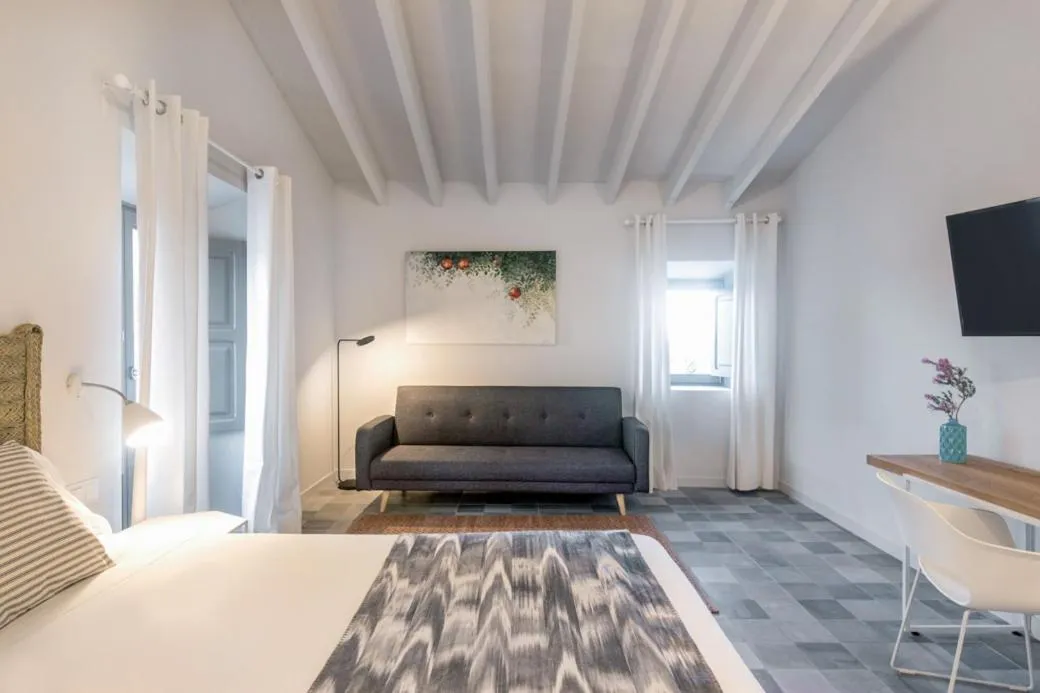 Bedroom, Bed in Son Gris