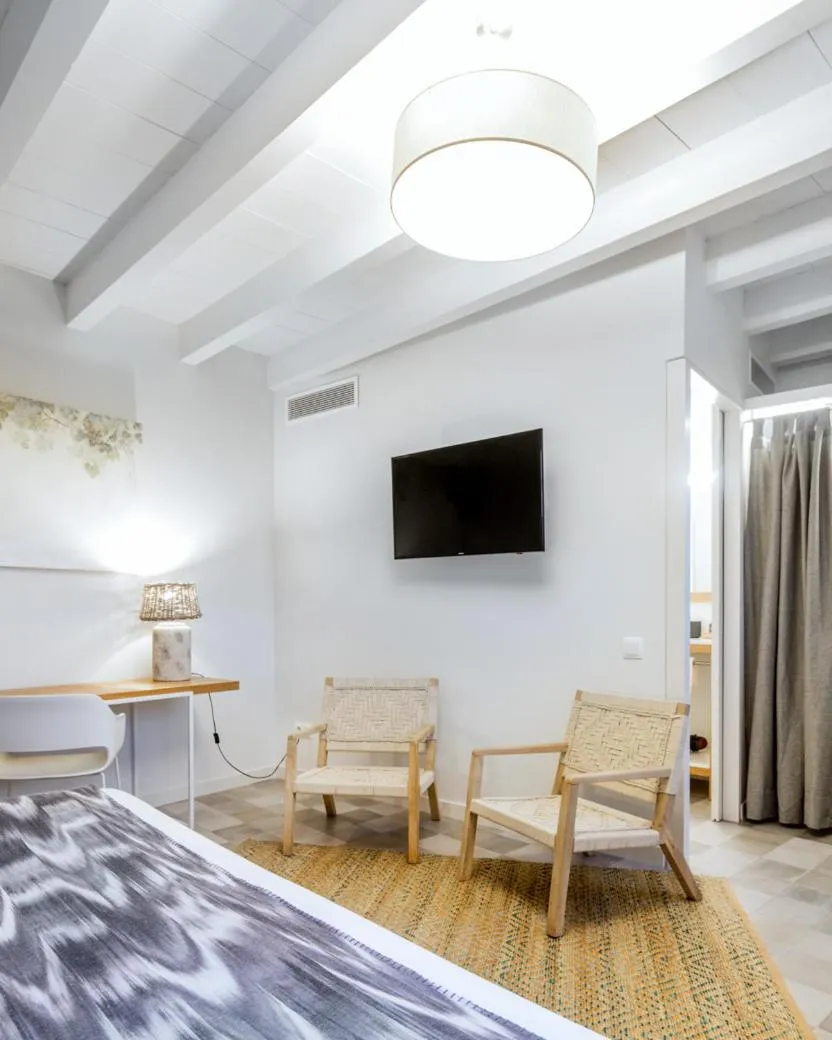 Bedroom, Bed in Son Gris