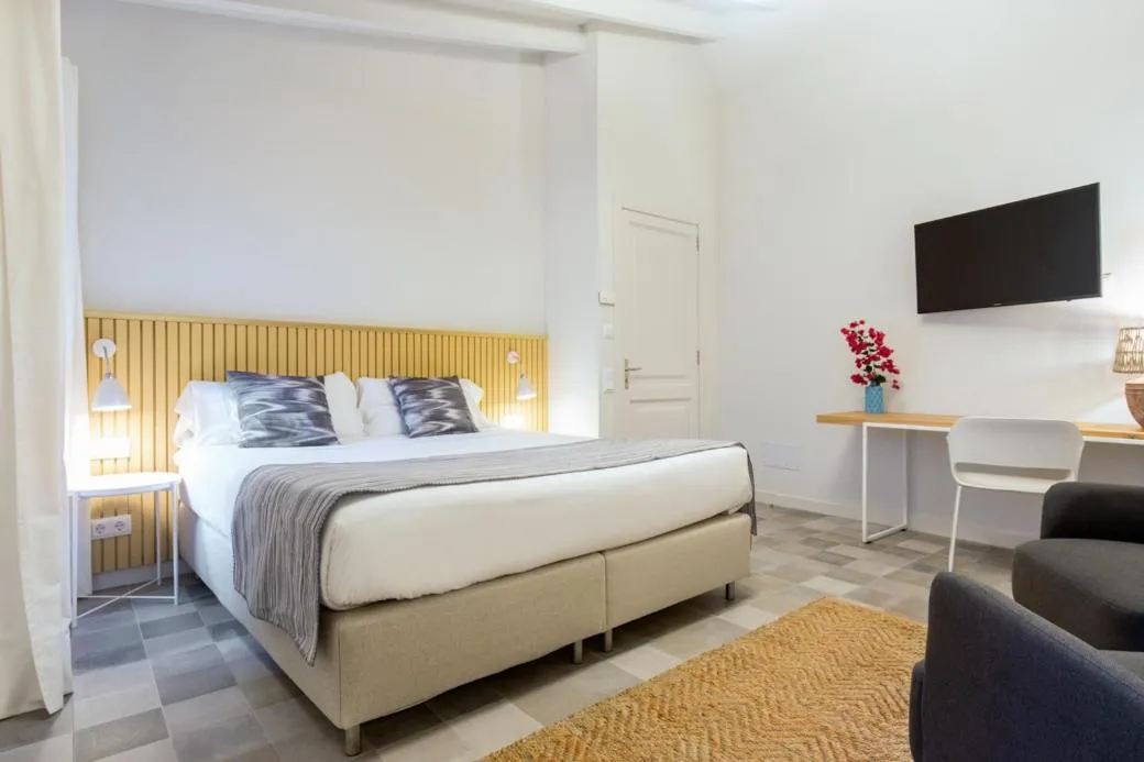 Bedroom, Bed in Son Gris