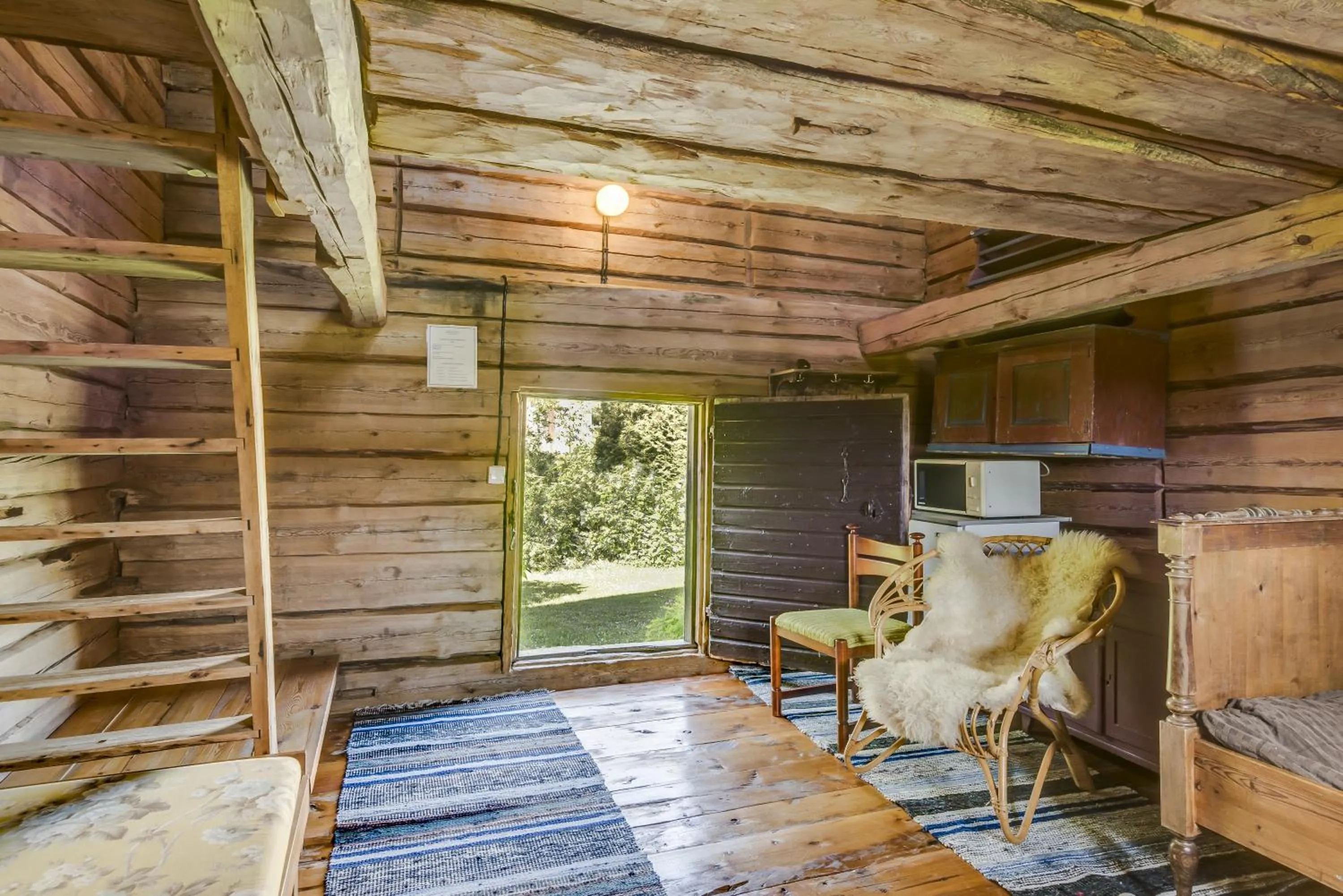 Photo of the whole room in Hyvölän Talo