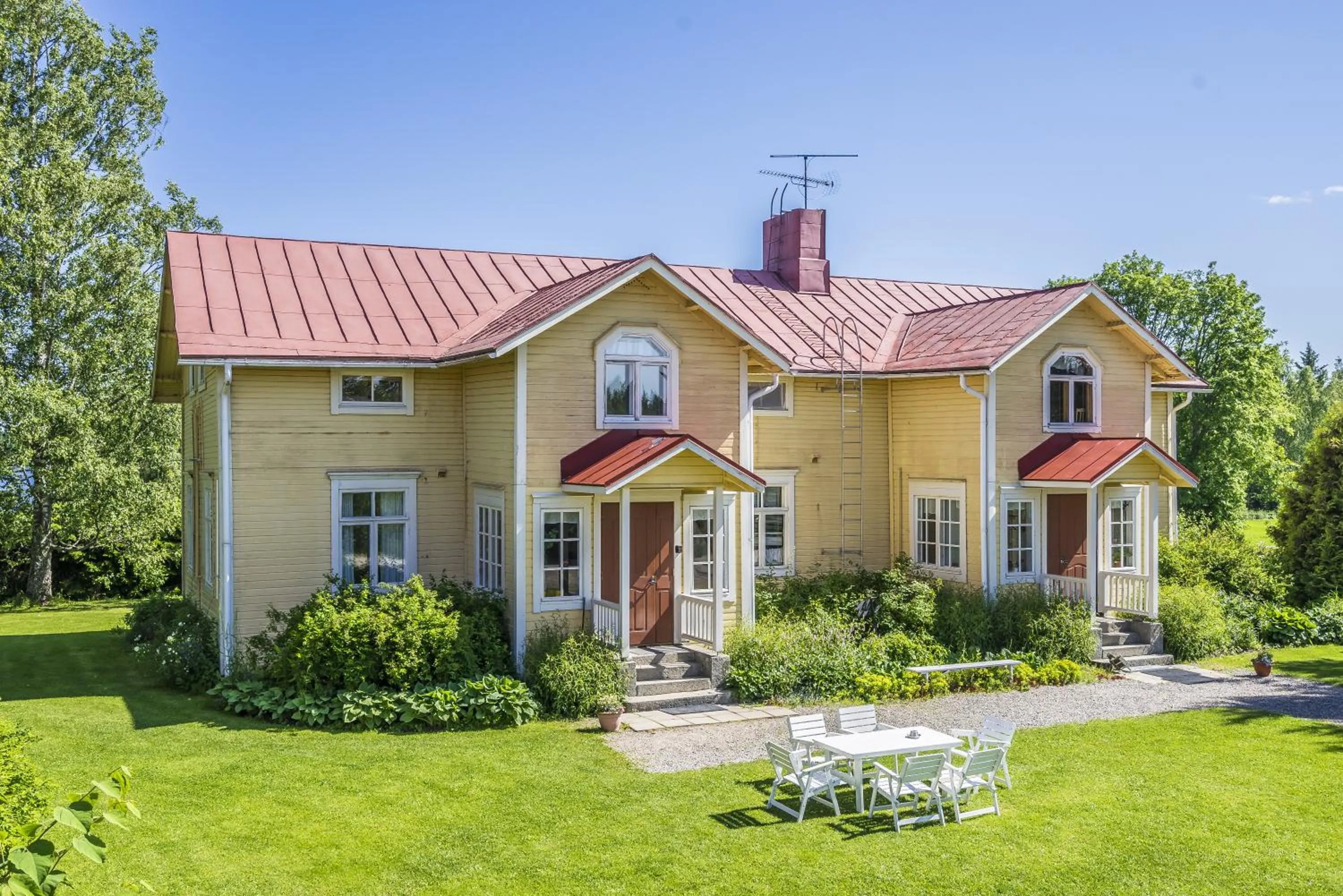 Facade/entrance in Hyvölän Talo