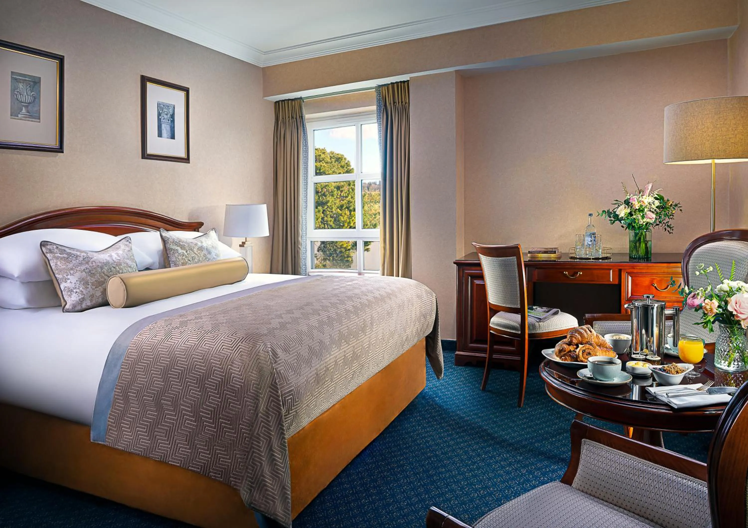 Photo of the whole room, Bed in Killarney Plaza Hotel & Spa