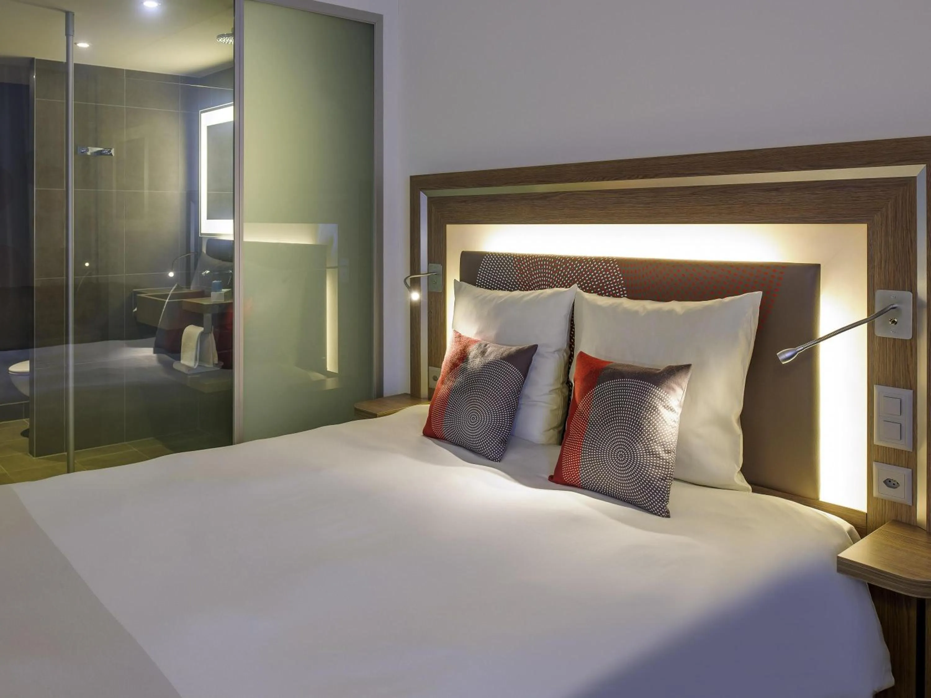 Bedroom, Bed in Novotel Lugano Paradiso